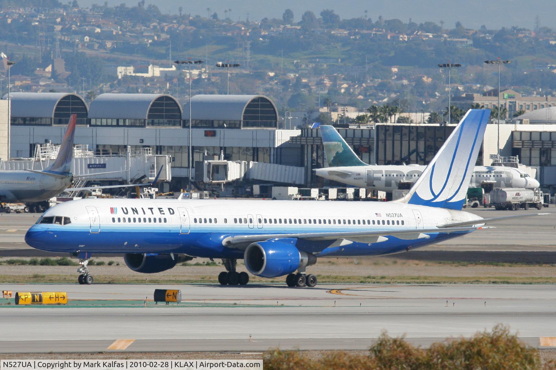 N527UA, 1991 Boeing 757-222F C/N 24995, United Airlines Boeing 757-222, N527UA taxiway Hotel KLAX.