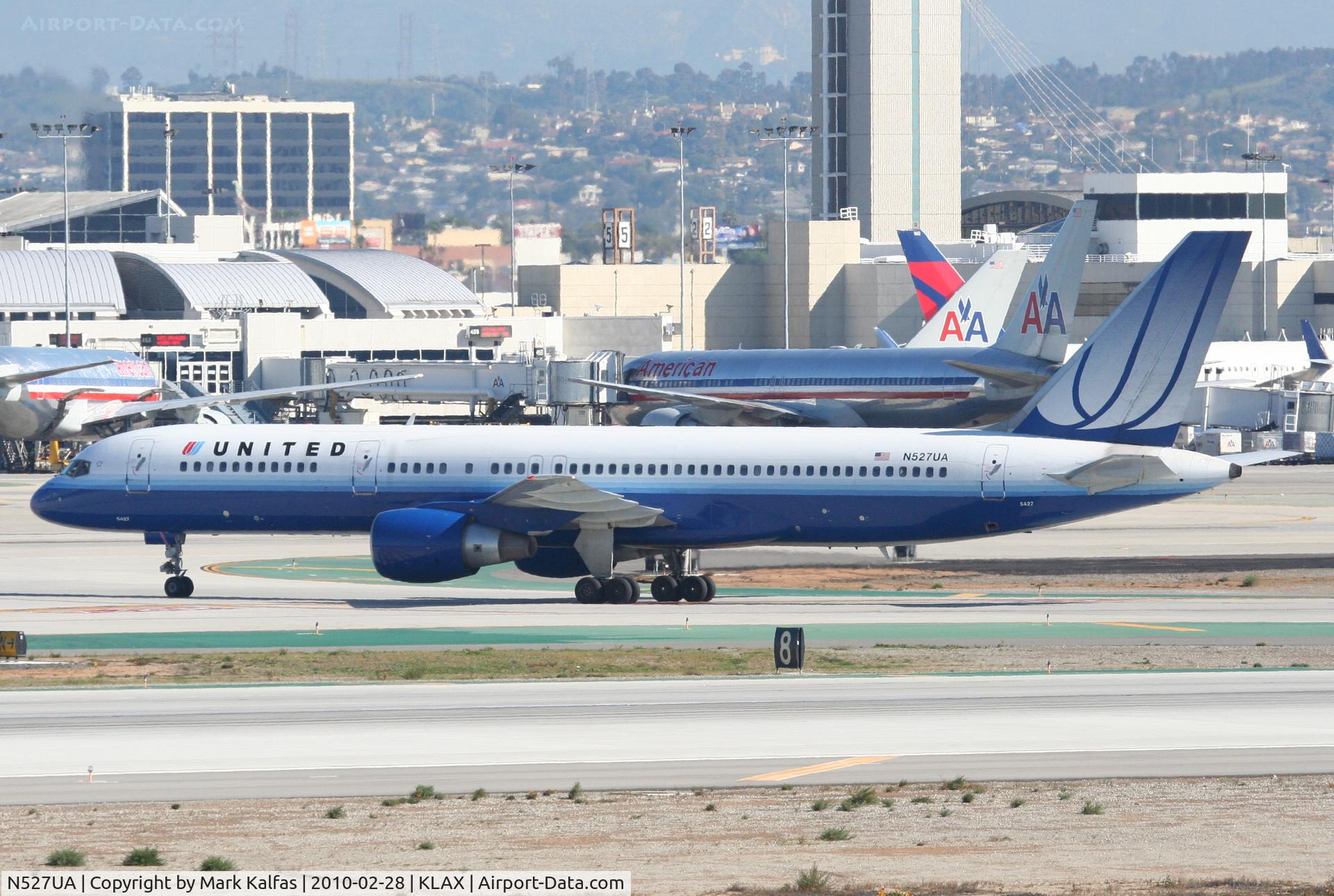 N527UA, 1991 Boeing 757-222F C/N 24995, United Airlines Boeing 757-222, N527UA taxiway Papa KLAX.
