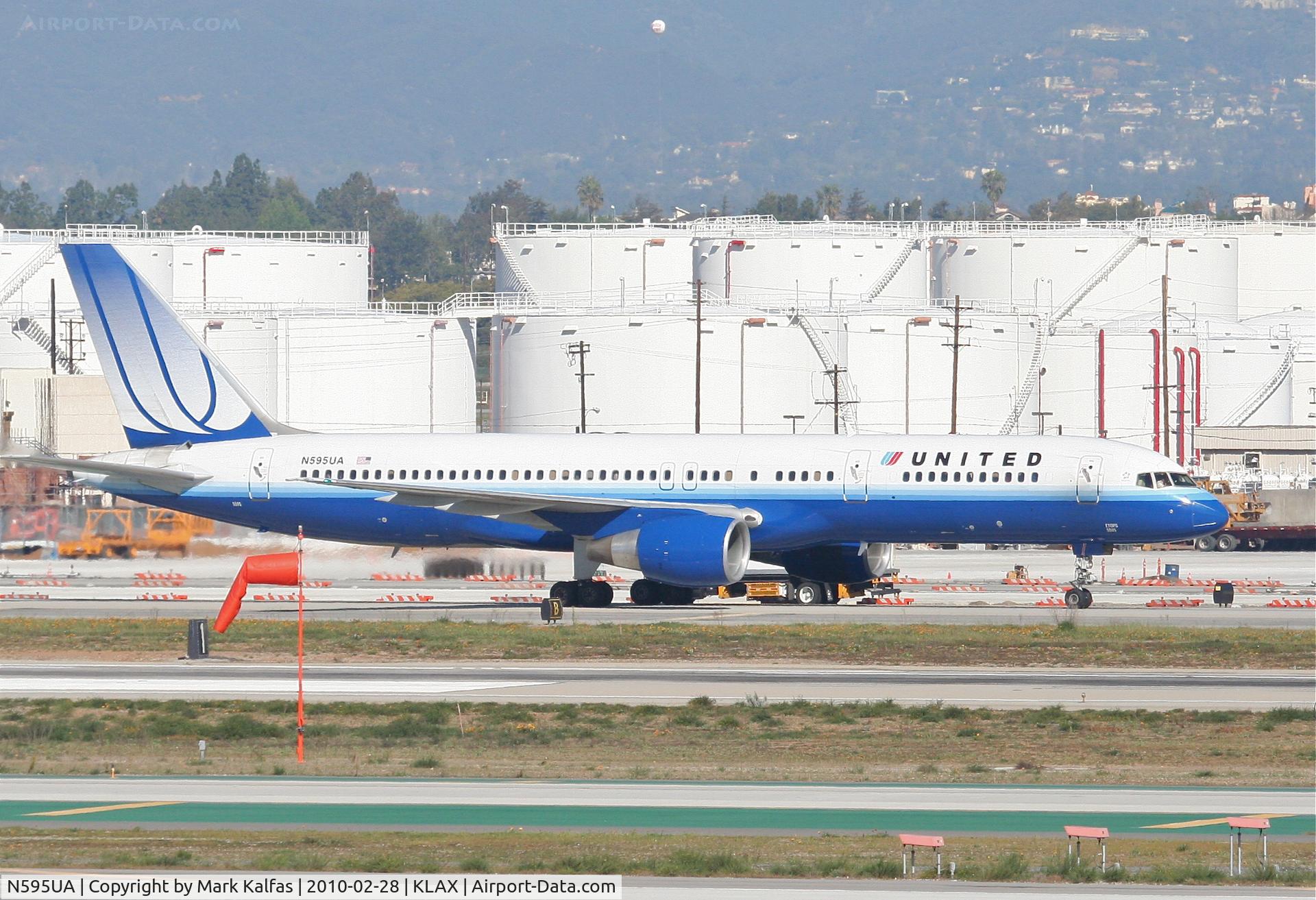 N595UA, 1998 Boeing 757-222 C/N 28748, United Airlines Boeing 757-222, N595UA taxiway Bravo KLAX.