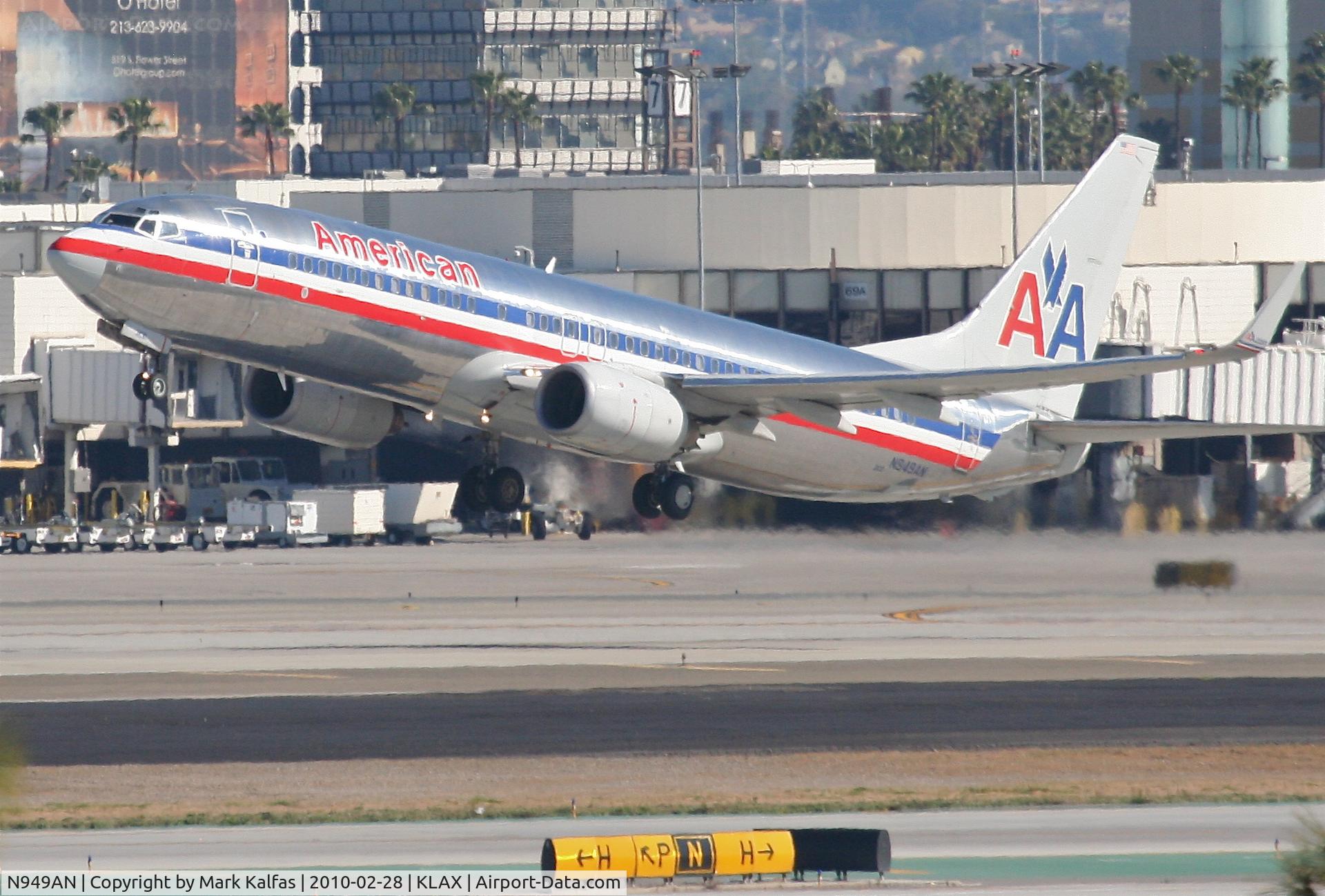 N949AN, 2000 Boeing 737-823 C/N 29537, American Airlines Boeing 737-823, AAL1974 25R departure for KBNA.
