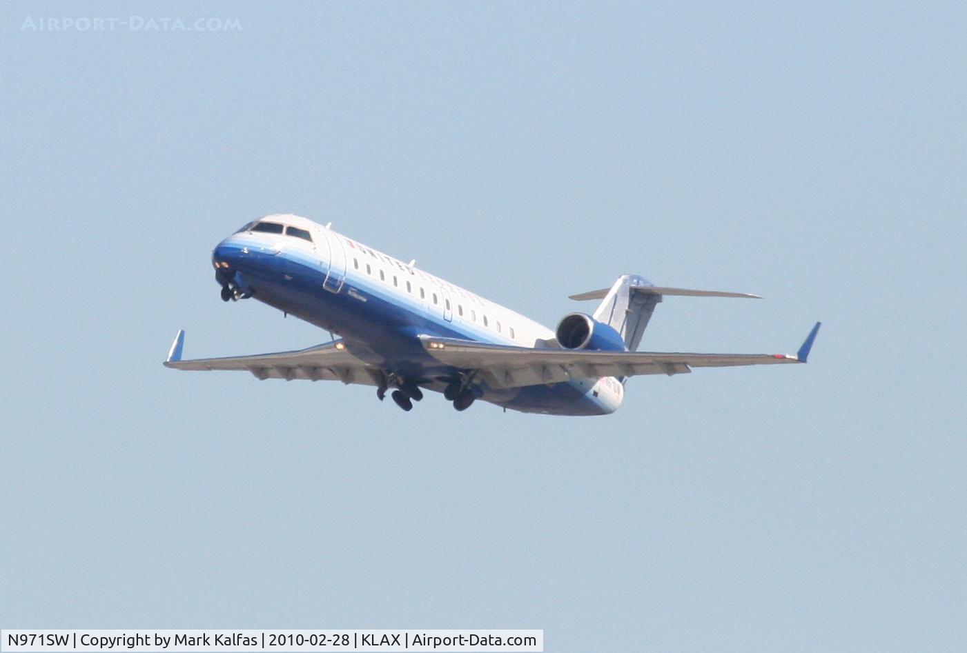 N971SW, 2004 Canadair CL-600-2B19 Regional Jet CRJ-200LR C/N 7947, SkyWest Bombardier CL-600-2B19, SKW6323 departing 25R for KSAN.