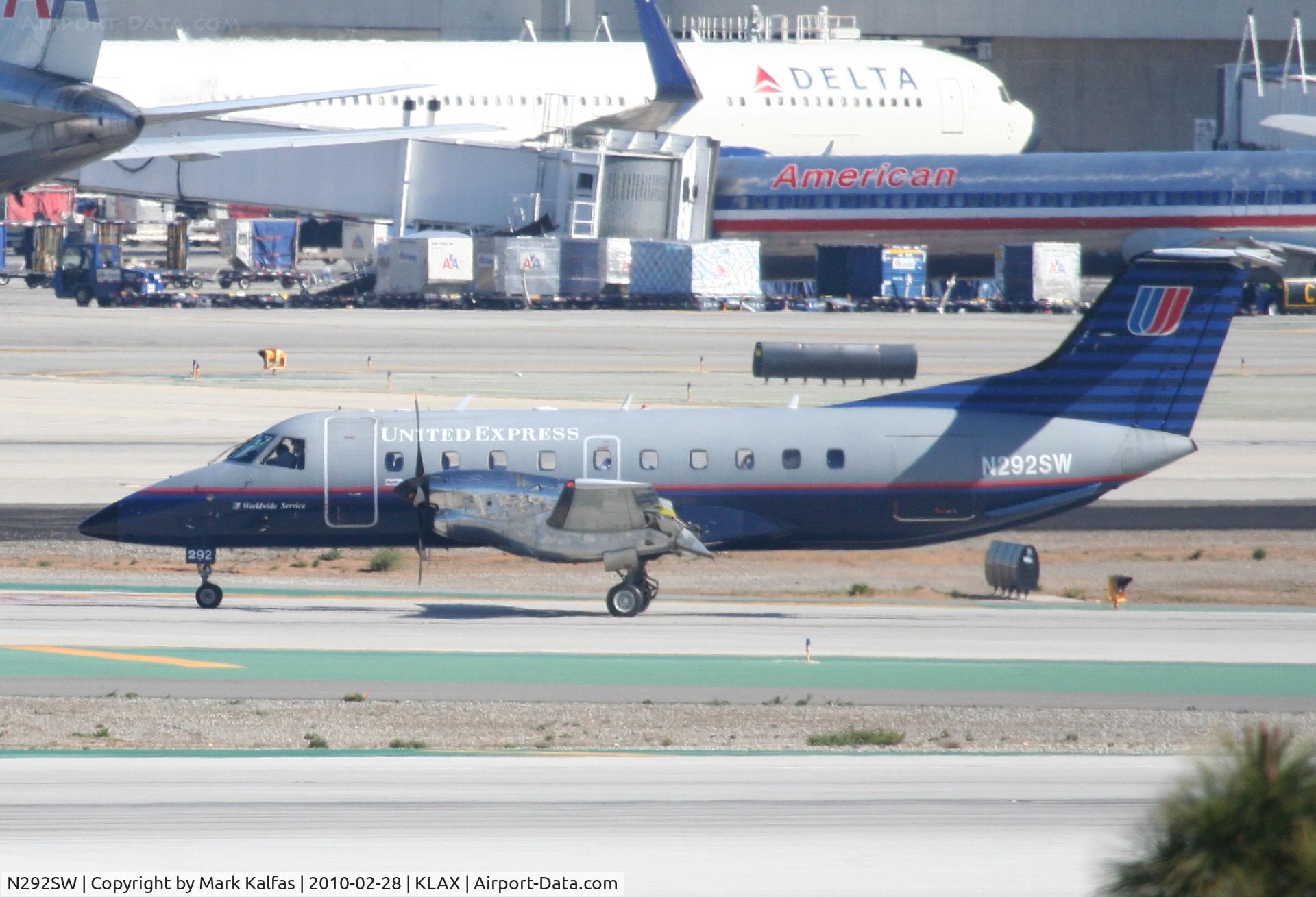 N292SW, 1996 Embraer EMB-120ER Brasilia C/N 120.319, SkyWest Embraer EMB-120ER, N292SW taxiway Hotel KLAX.