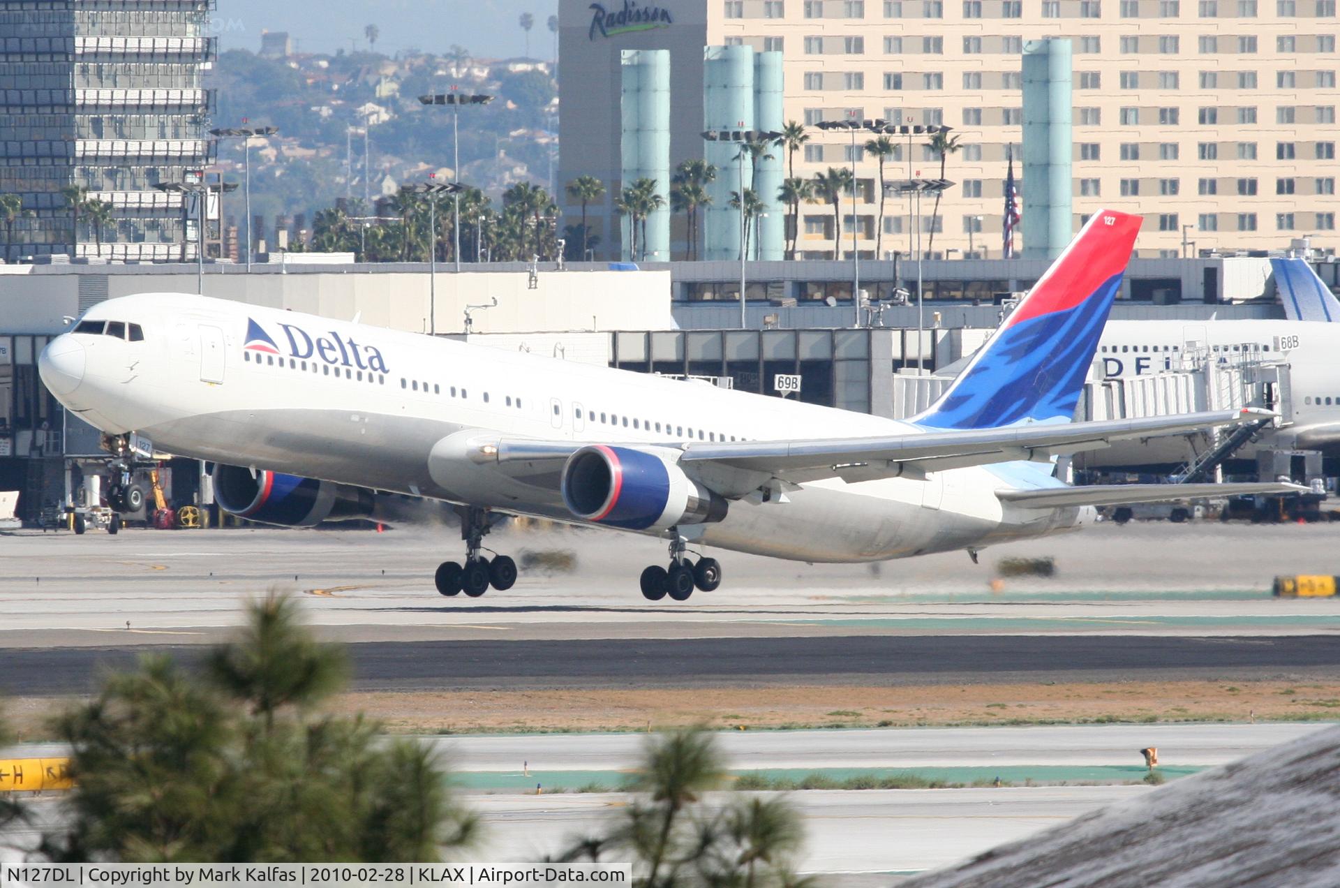 N127DL, 1988 Boeing 767-332 C/N 24077, Delta Airlines Boeing 767-332, DAL116 25R departure KLAX en route to KATL.