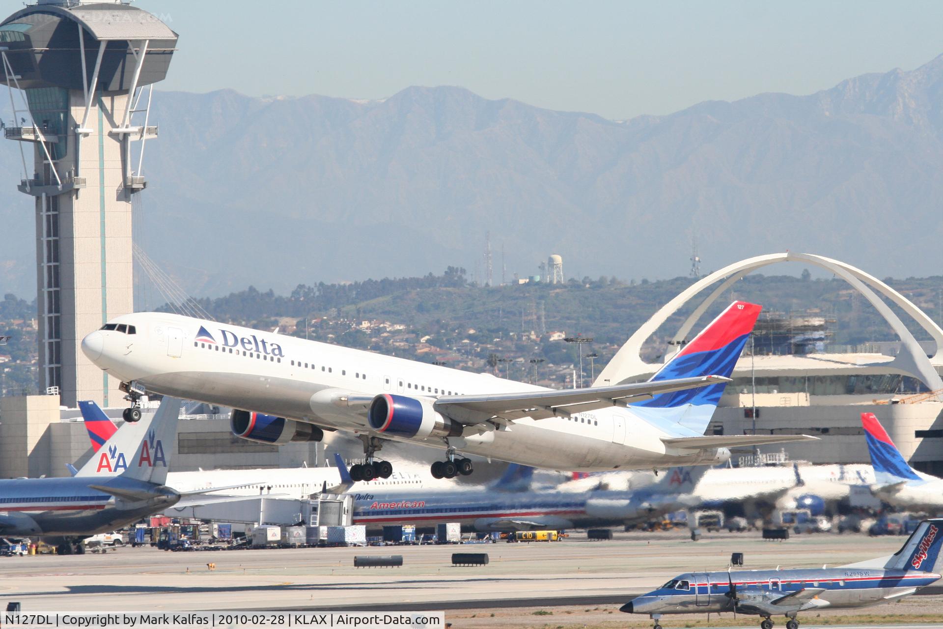 N127DL, 1988 Boeing 767-332 C/N 24077, Delta Airlines Boeing 767-332, DAL116 25R departure KLAX en route to KATL.