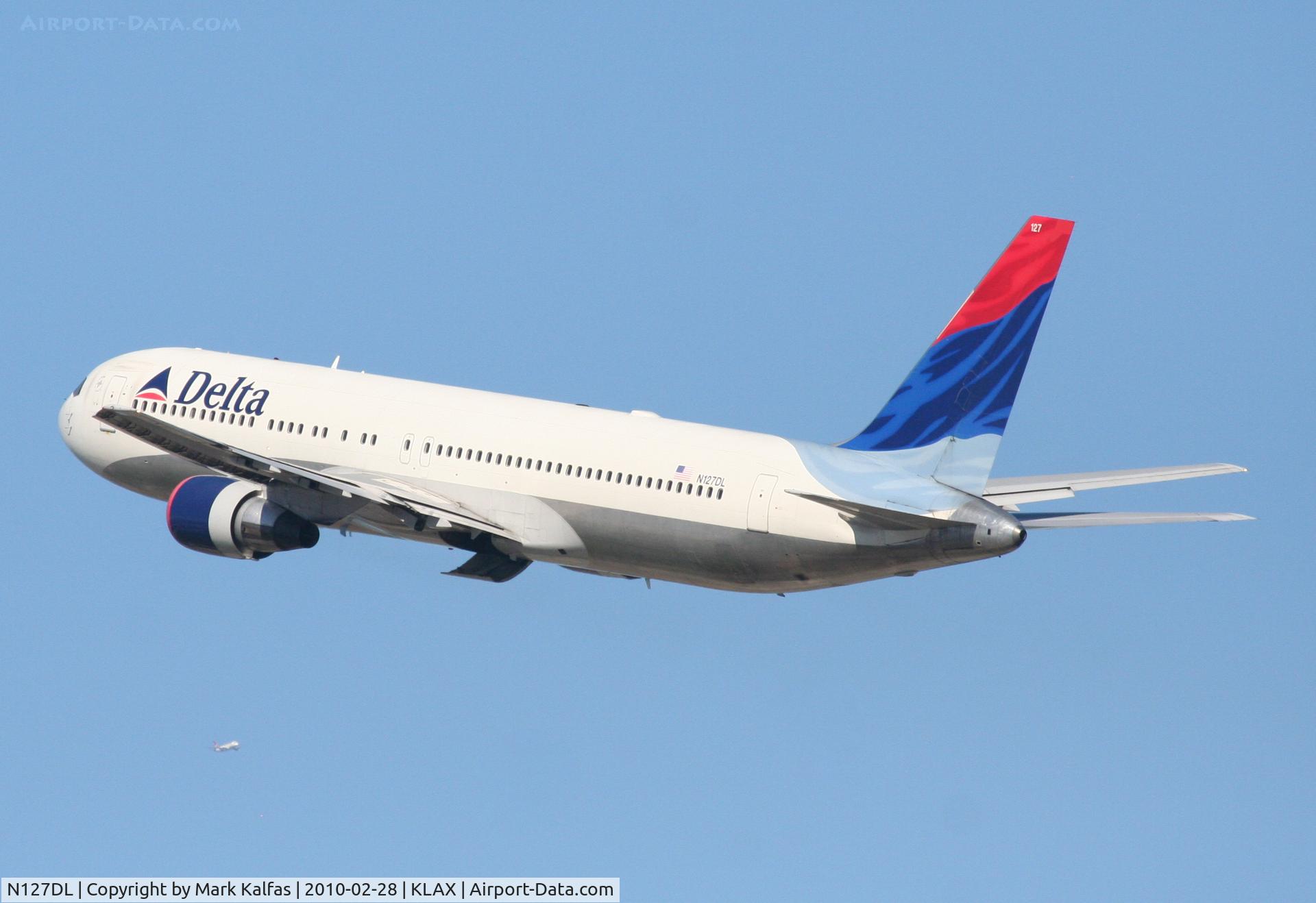 N127DL, 1988 Boeing 767-332 C/N 24077, Delta Airlines Boeing 767-332, DAL116 25R departure KLAX en route to KATL.