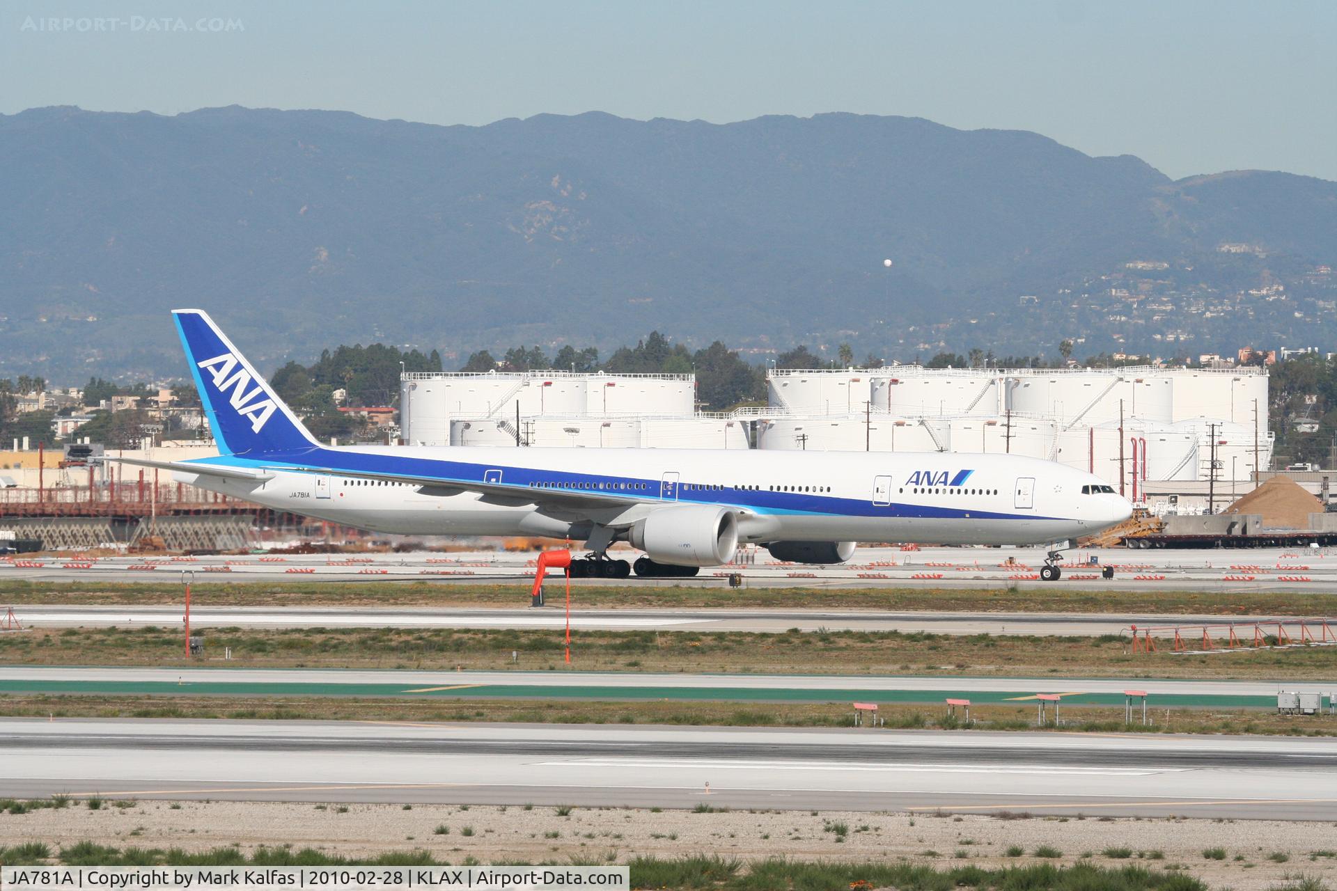 JA781A, 2007 Boeing 777-381/ER C/N 27041, ANA Boeing 777-381 (ER), JA781A taxiway Bravo KLAX.