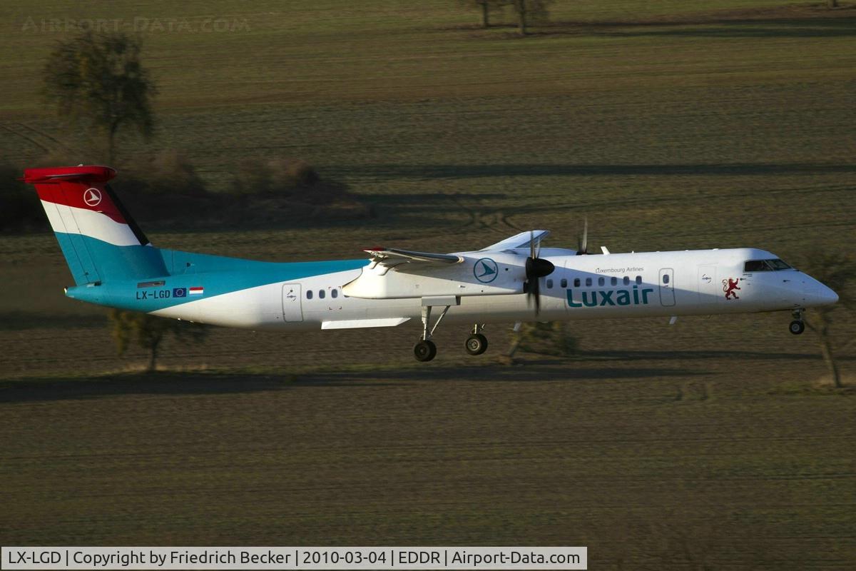 LX-LGD, 2007 De Havilland Canada DHC-8-402Q Dash 8 C/N 4171, short final RW09