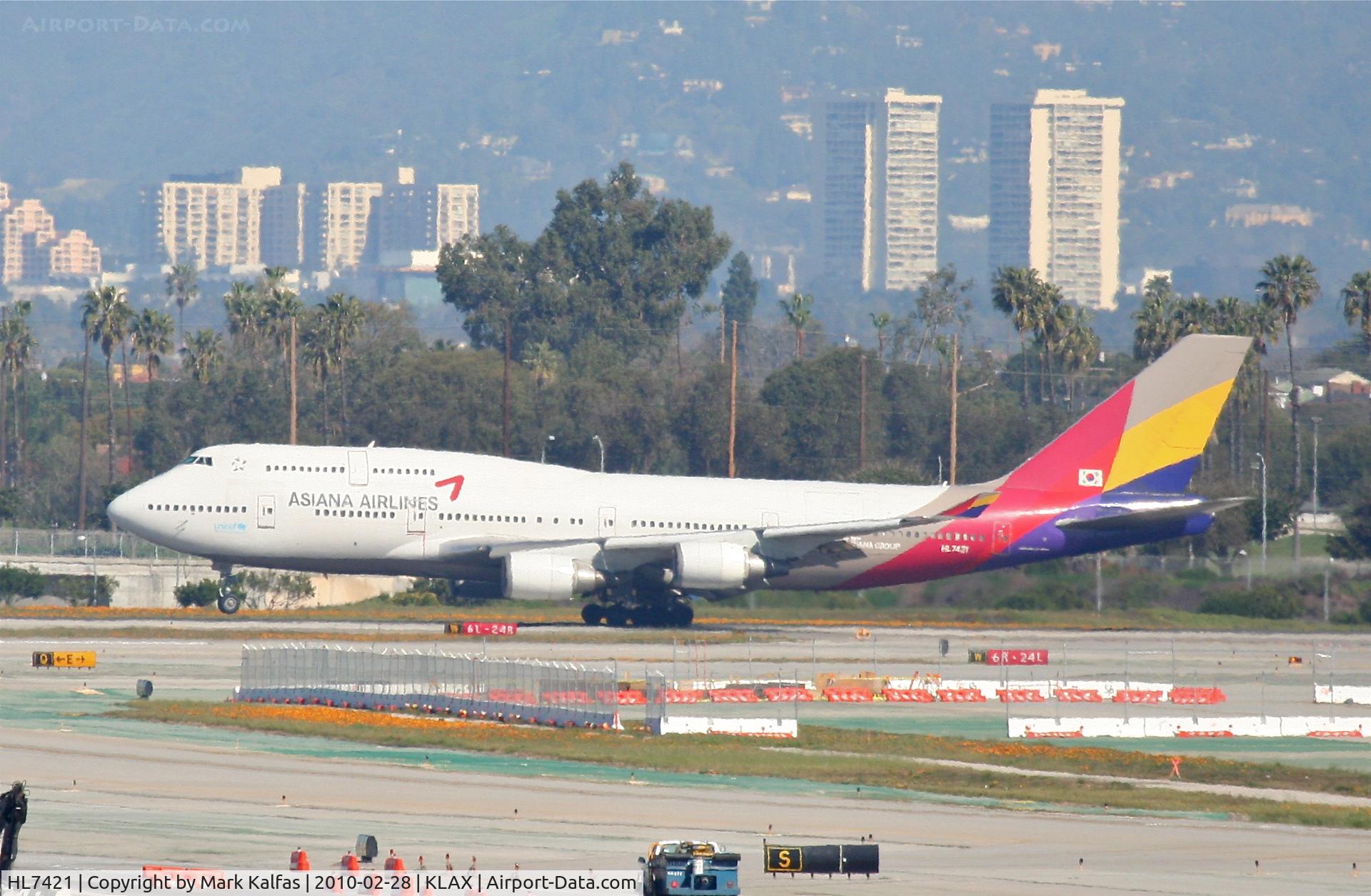 HL7421, 1996 Boeing 747-48EM C/N 25784, Asiana Boeing 747-48E, HL7421 touching down 24RR KLAX.
