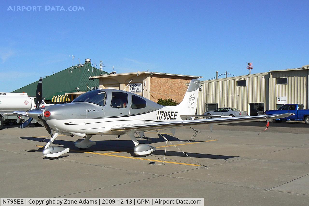 N795EE, 2007 Cirrus SR22 C/N 2804, At Grand Prairie Municpal