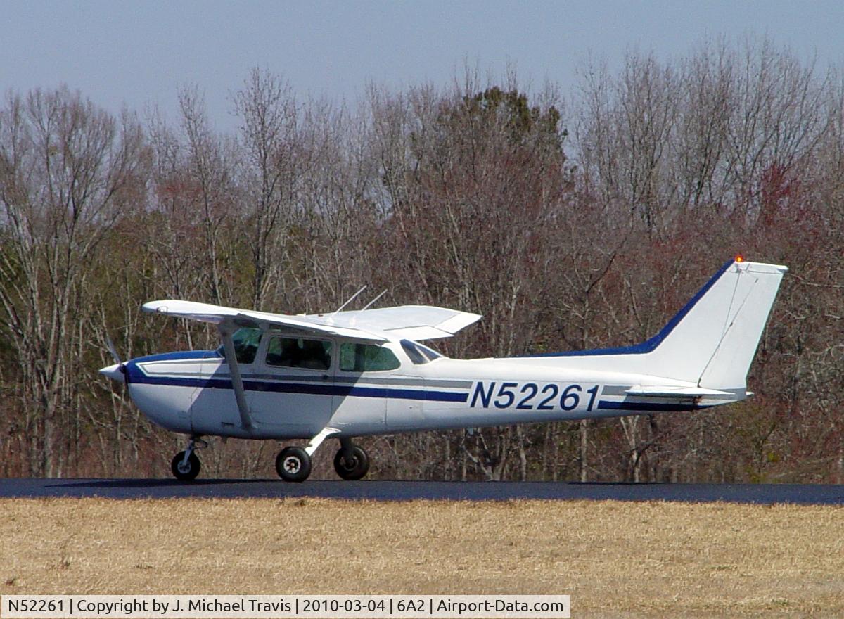 N52261, 1980 Cessna 172P C/N 17274465, Landing roll out at 6A2.
