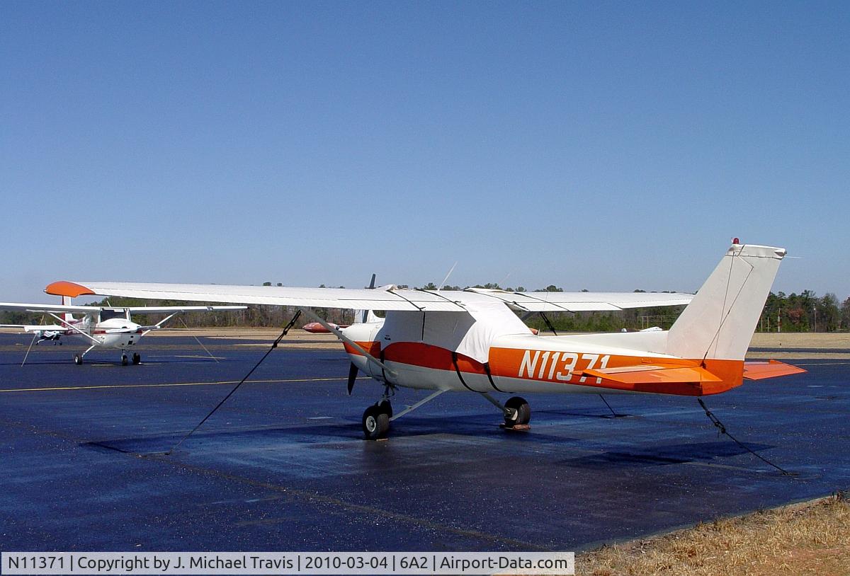 N11371, 1973 Cessna 150L C/N 15075361, Parked on ramp at 6A2.