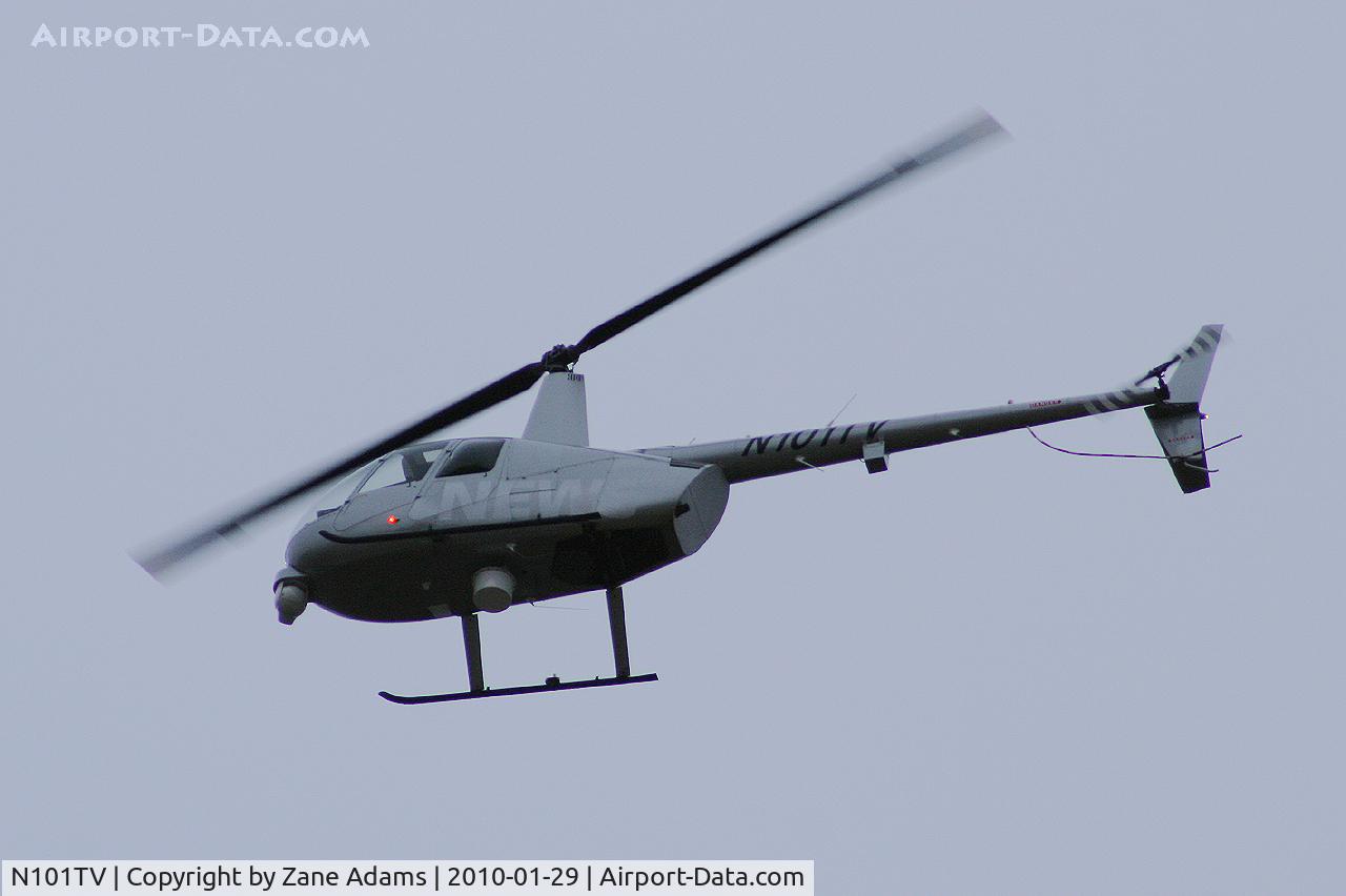 N101TV, 1998 Robinson R44 C/N 0475, News Helicopet hovering over the freeway in south Fort Worth.