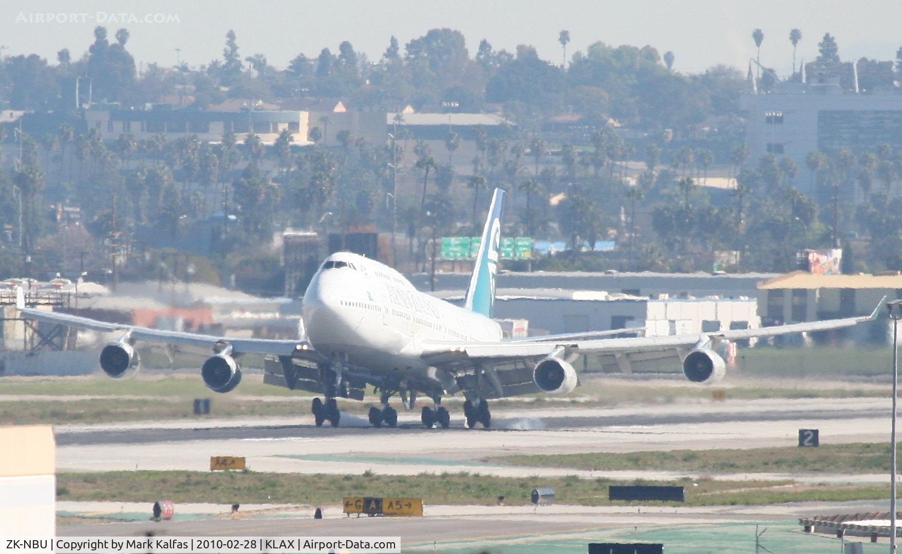 ZK-NBU, 1992 Boeing 747-419 C/N 25605, Air New Zealnd Boeing 747-419, ZK-NBU touching down 25L KLAX.