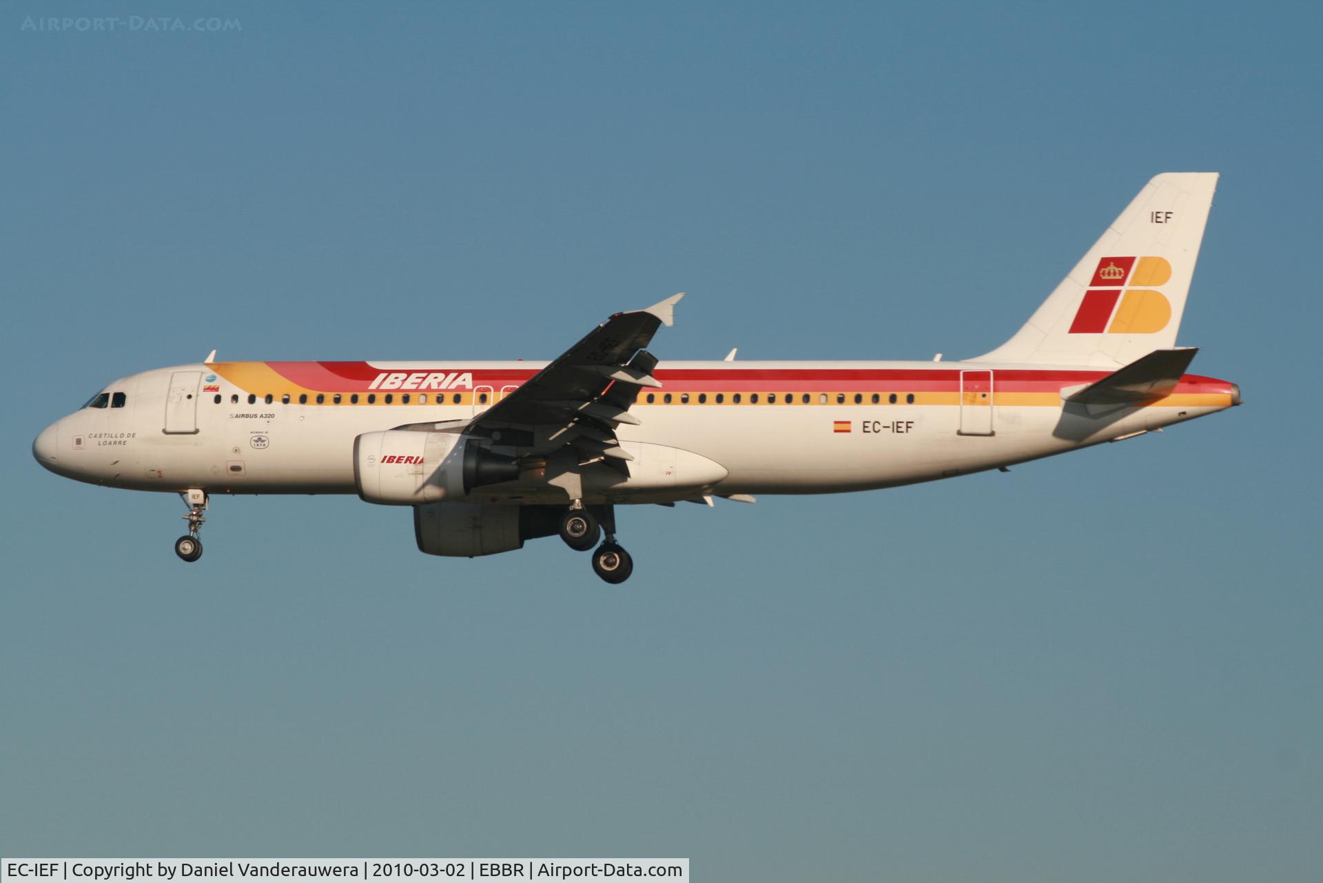 EC-IEF, 2001 Airbus A320-214 C/N 1655, Arrival of flight IB3216 to RWY 25L