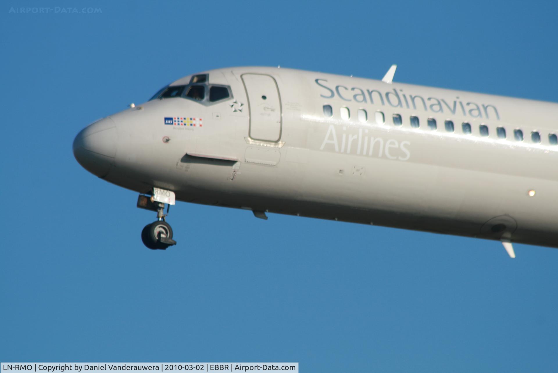 LN-RMO, 1991 McDonnell Douglas MD-81 (DC-9-81) C/N 53315, Arrival of flight SK593 to RWY 25L