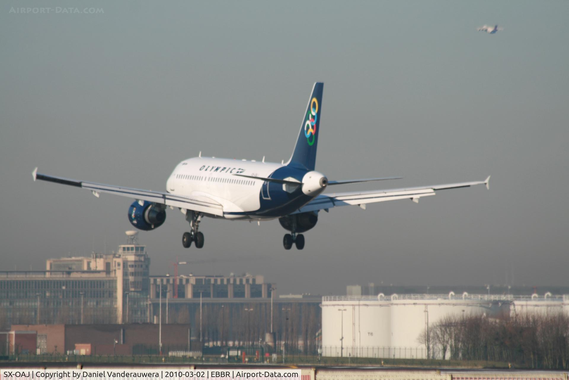 SX-OAJ, 2009 Airbus A319-112 C/N 3905, Close to land on RWY 25L