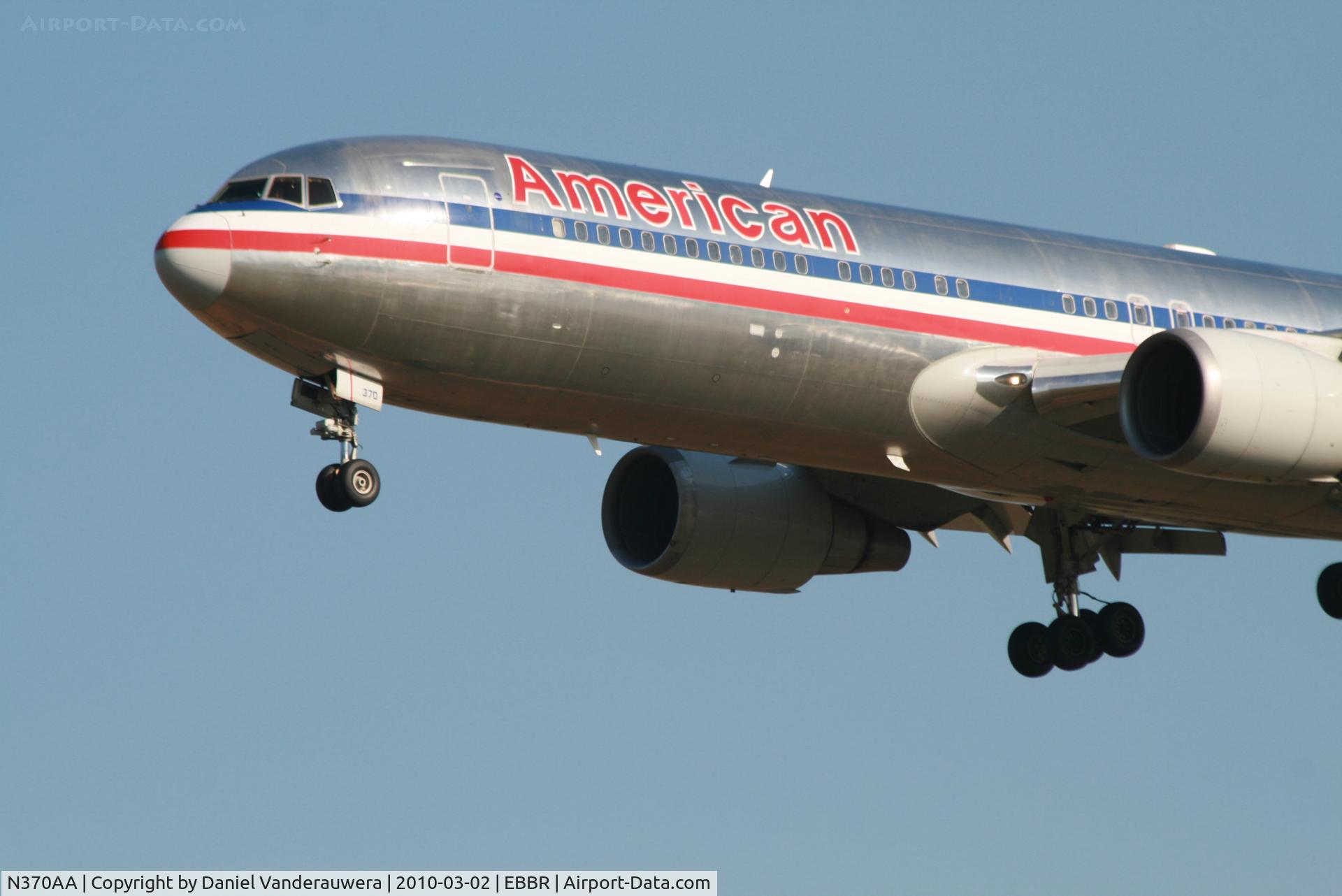 N370AA, 1992 Boeing 767-323 C/N 25197, Arrival of flight AA108 to RWY 25L