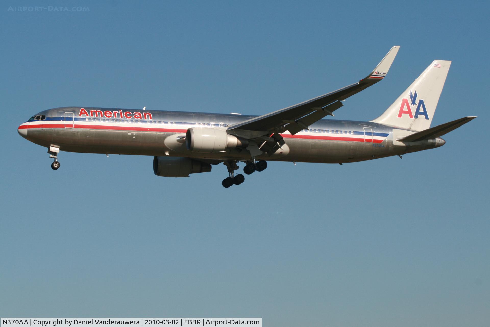 N370AA, 1992 Boeing 767-323 C/N 25197, Flight AA108 is descending to RWY 25L