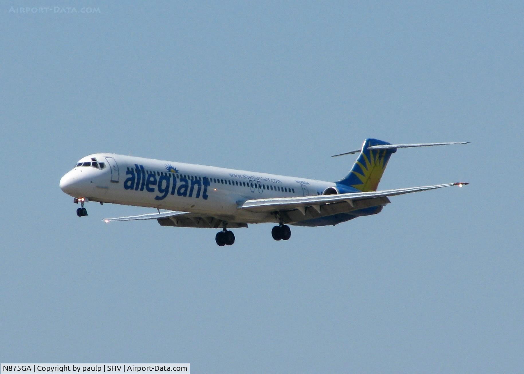 N875GA, 1995 McDonnell Douglas MD-83 (DC-9-83) C/N 53468, Landing on runway 14 at Shreveport Regional.