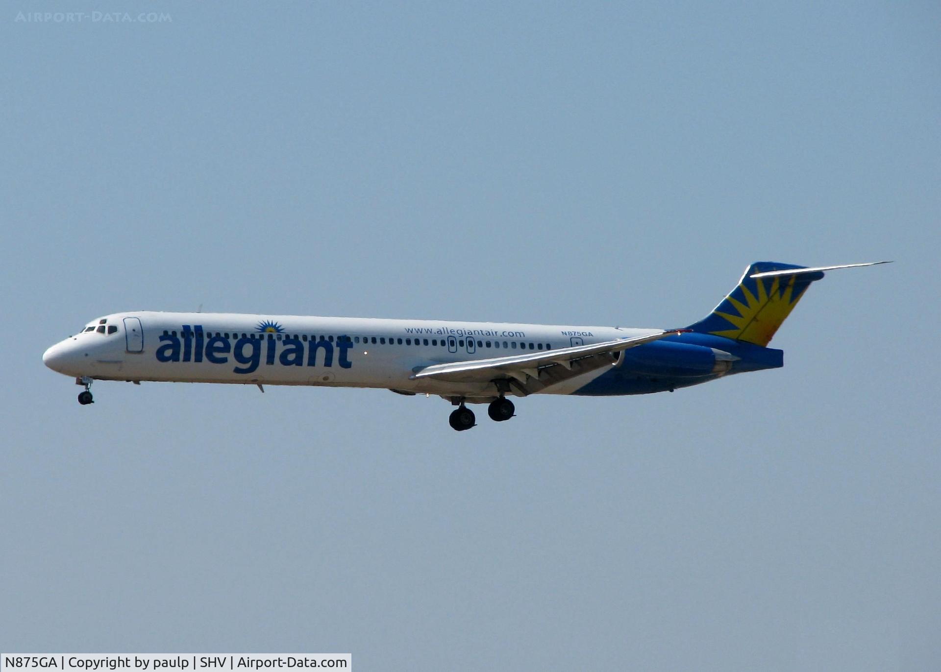 N875GA, 1995 McDonnell Douglas MD-83 (DC-9-83) C/N 53468, Landing on runway 14 at Shreveport Regional.