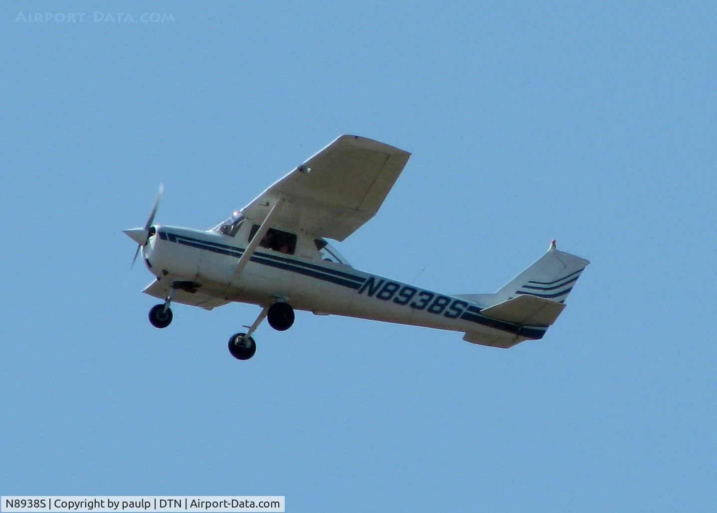 N8938S, 1965 Cessna 150F C/N 15062238, Over Downtown Shreveport.
