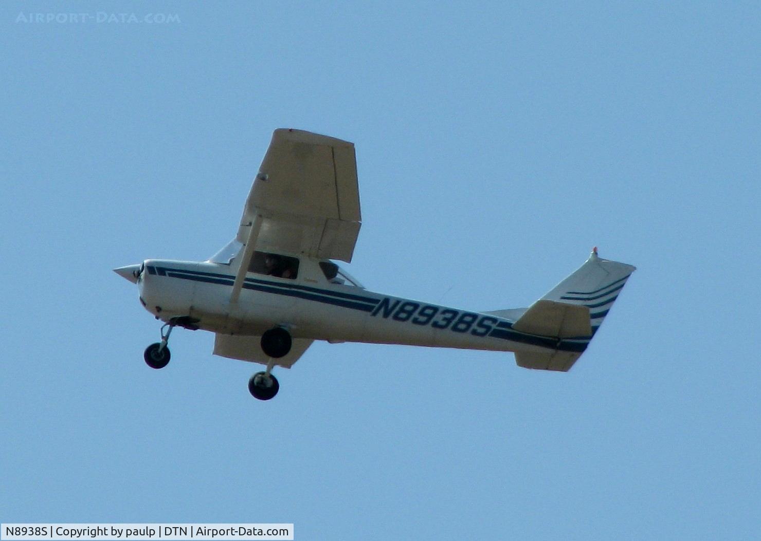 N8938S, 1965 Cessna 150F C/N 15062238, Over Downtown Shreveport.