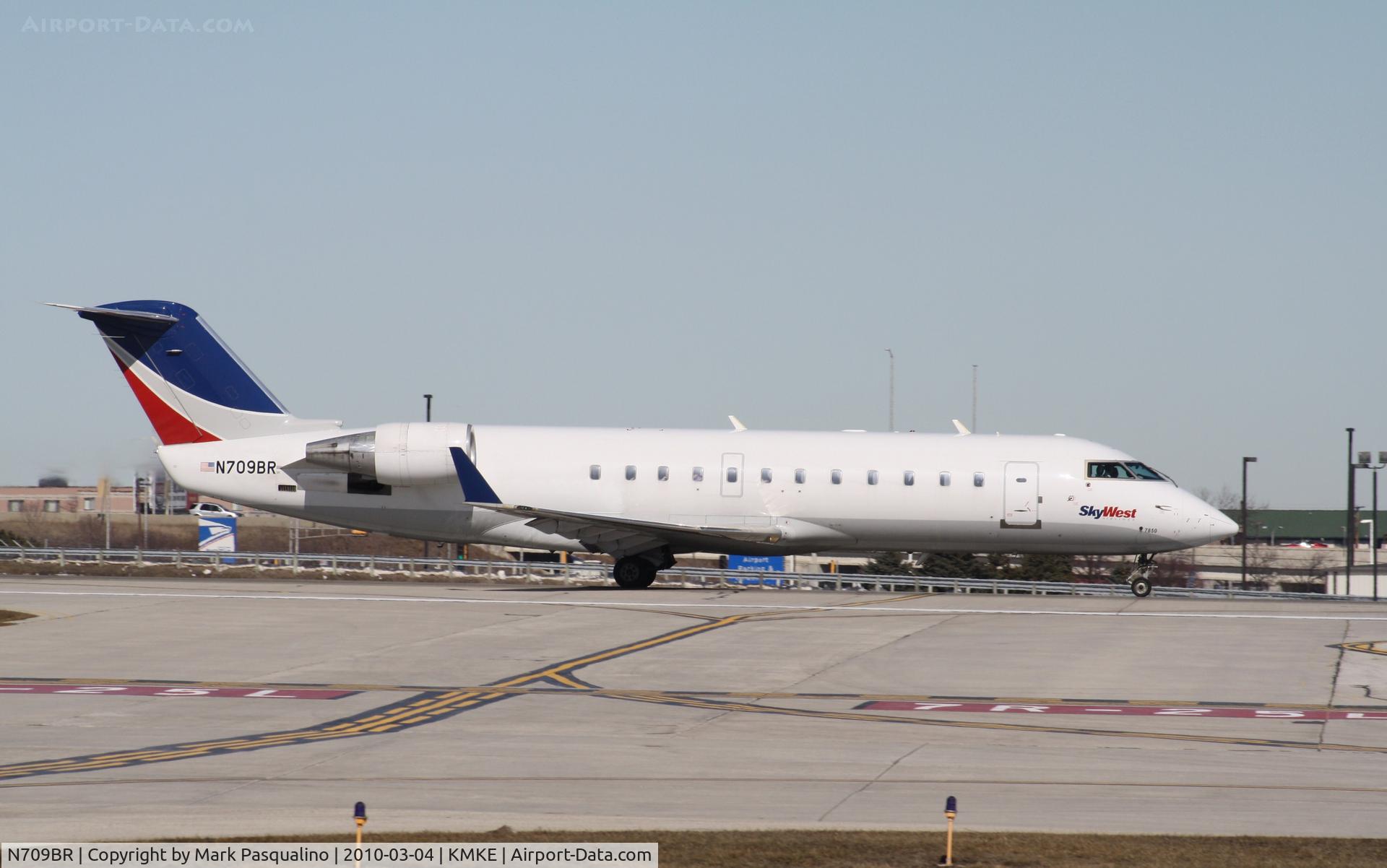 N709BR, 2003 Bombardier CRJ-200ER (CL-600-2B19) C/N 7850, CL-600-2B19
