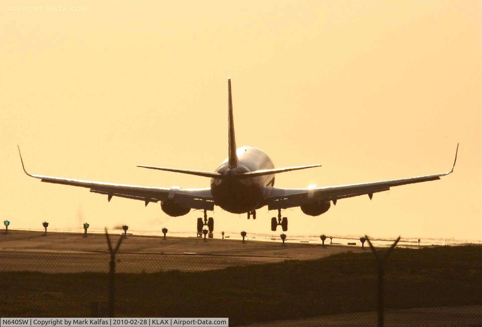 N640SW, 1996 Boeing 737-3H4 C/N 27713, Southwest Airlines Boeing 737-3H4, SWA541 from KABQ, 24R approach KLAX.