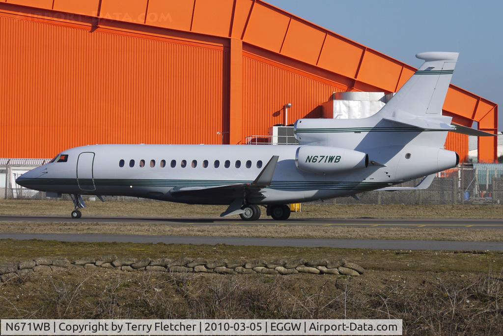 N671WB, 2008 Dassault Falcon 7X C/N 29, Falcon 7X taxies in at Luton