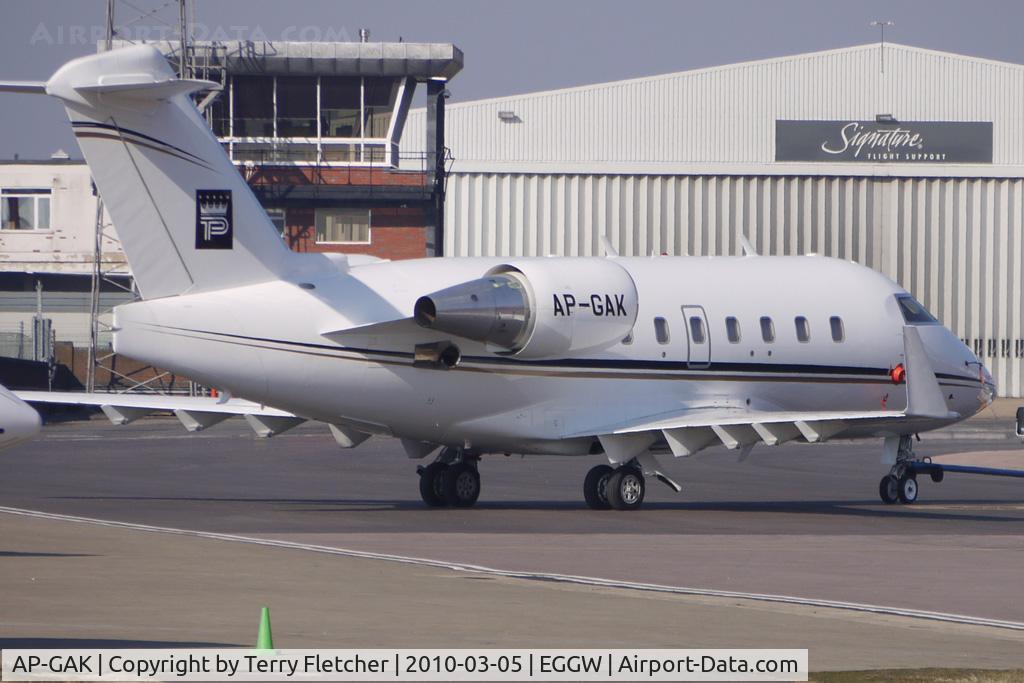 AP-GAK, 1999 Bombardier Challenger 604 (CL-600-2B16) C/N 5438, Pakistan registered CL604 gets towed to parking at Luton