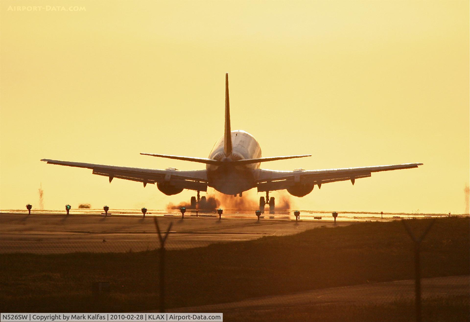 N526SW, 1992 Boeing 737-5H4 C/N 26568, Southwest Airlines Boeing 737-3H4, SWA421 from KLAS, 24R approach KLAX.