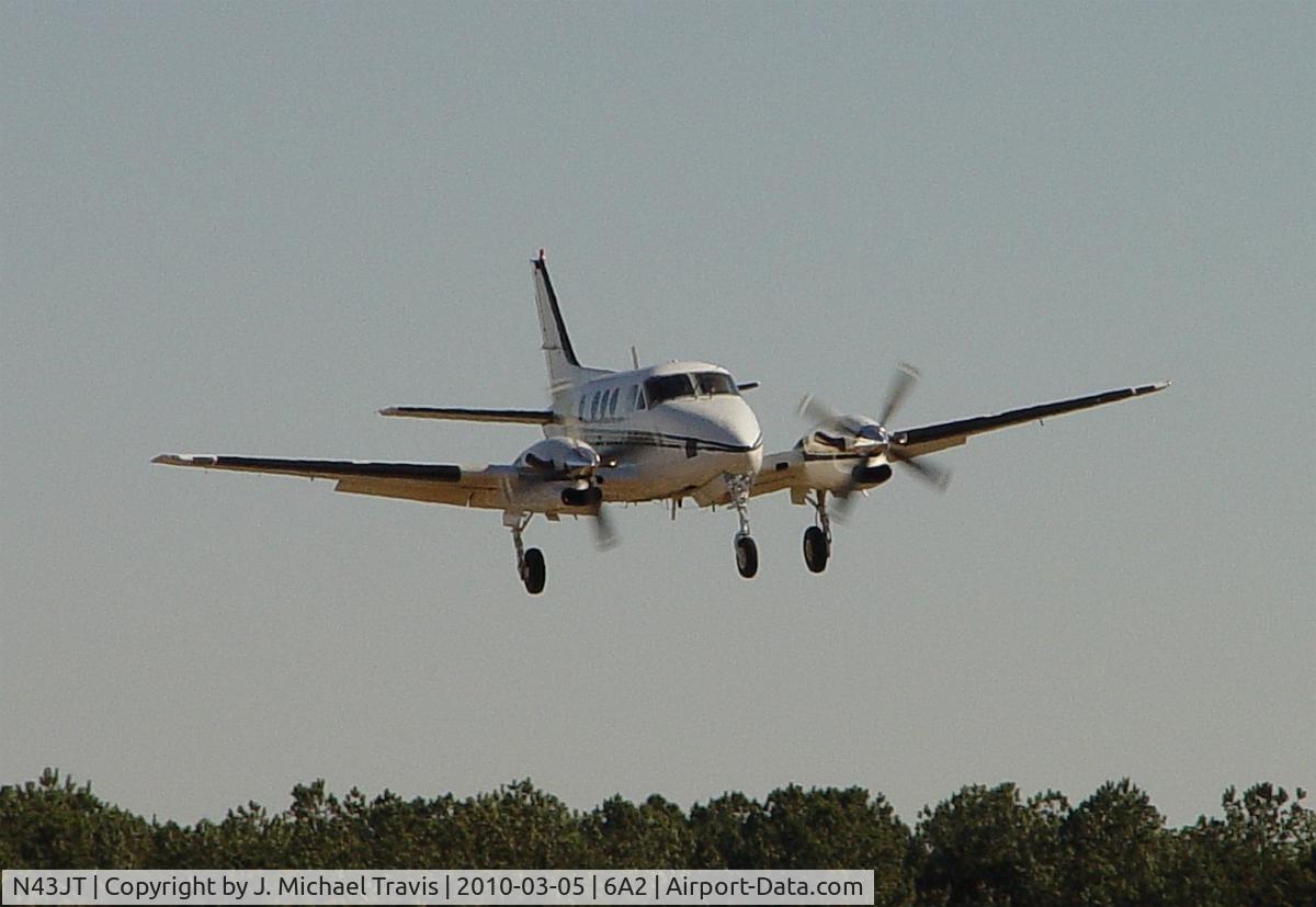 N43JT, 1967 Beech 65-A90 C/N LJ-286, Landing RWY32 at 6A2