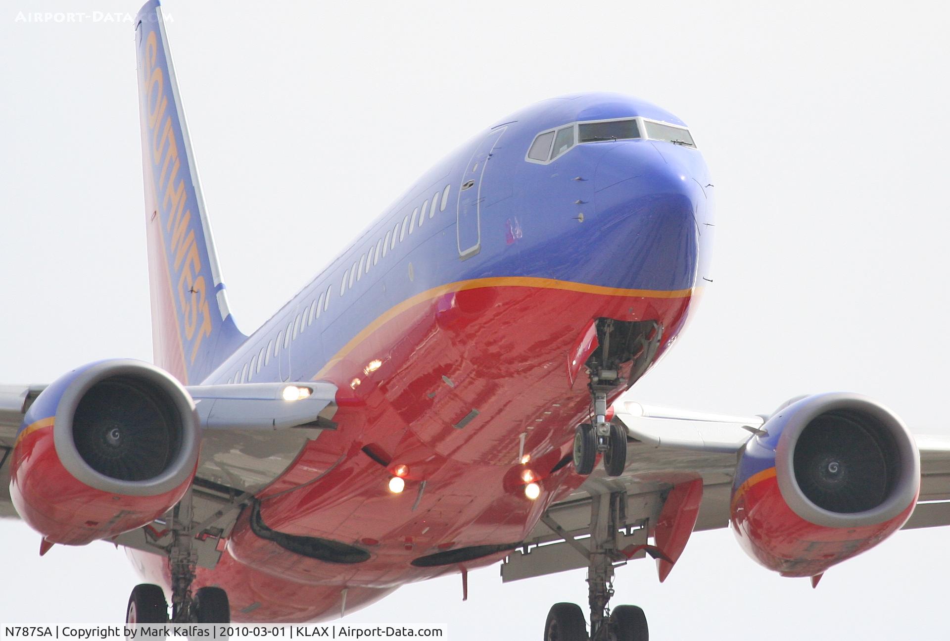 N787SA, 2000 Boeing 737-7H4 C/N 29812, Southwest Airlines Boeing 737-7H4, SWA2272 from KOAK, 24R approach KLAX.
