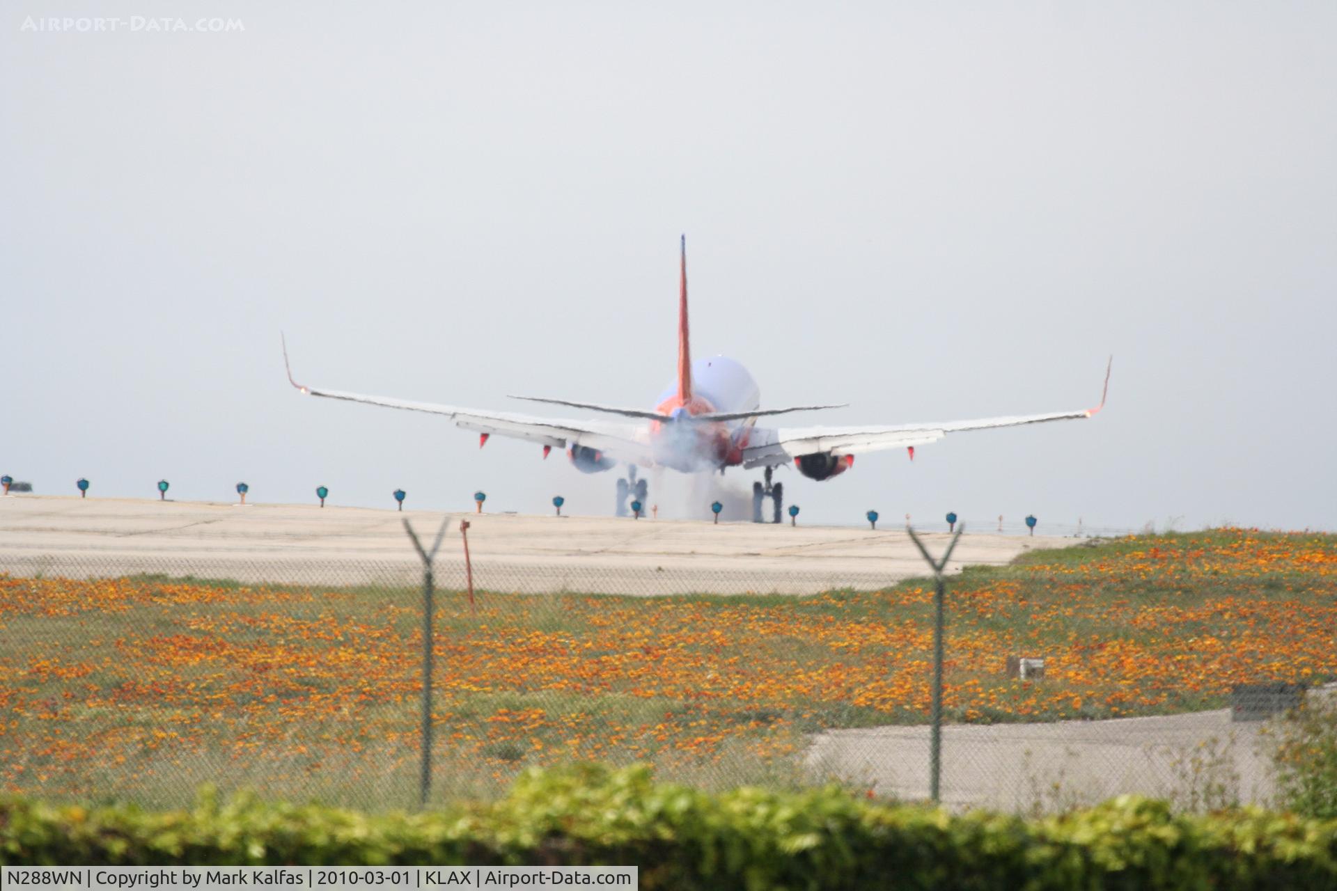 N288WN, 2007 Boeing 737-7H4 C/N 36611, Southwest Airlines Boeing 737-7H4, SWA3856 from KMDW, 24R approach KLAX.