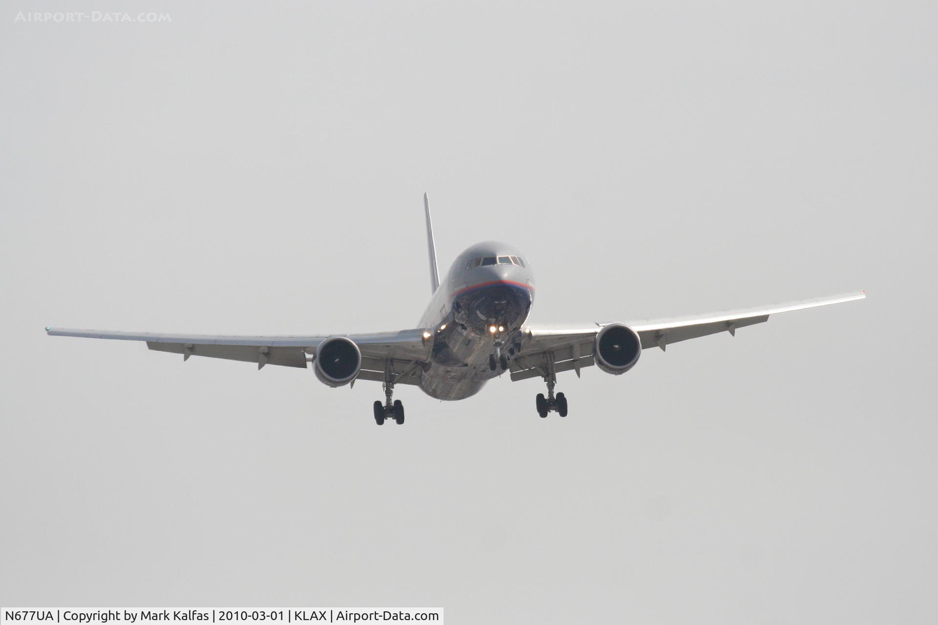 N677UA, 2001 Boeing 767-322 C/N 30029, United Airlines Boeing 767-322, UAL83 arriving from KIAD, 24R KLAX.