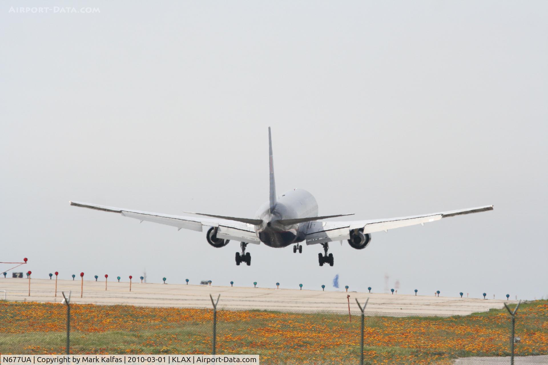 N677UA, 2001 Boeing 767-322 C/N 30029, United Airlines Boeing 767-322, UAL83 arriving from KIAD, 24R KLAX.