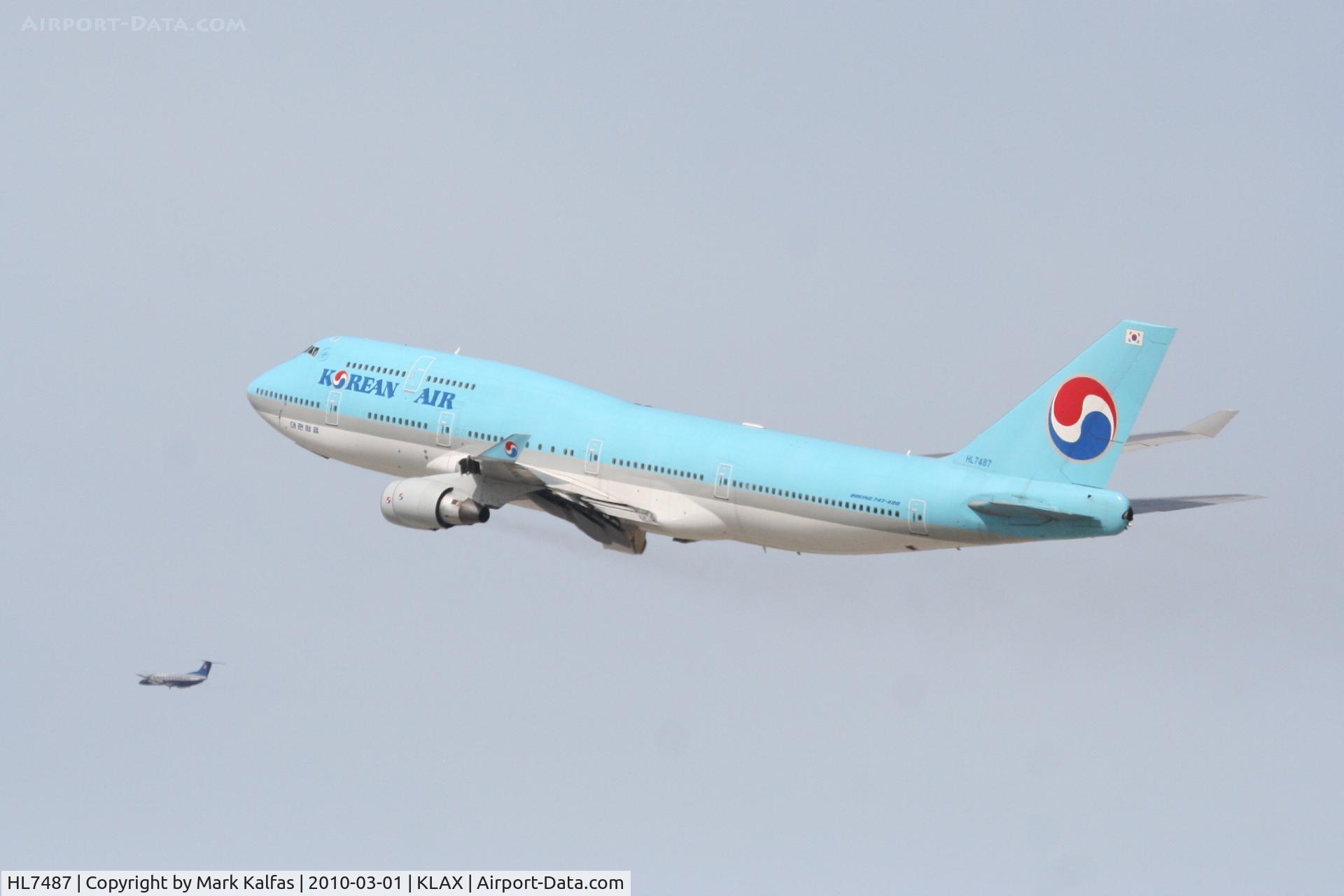 HL7467, 2001 Boeing 747-4B5F/SCD C/N 27073, Korean Airlines Boeing 747-4B5, KAL18 departing 25R for RKSIB (Incheon Int'l).