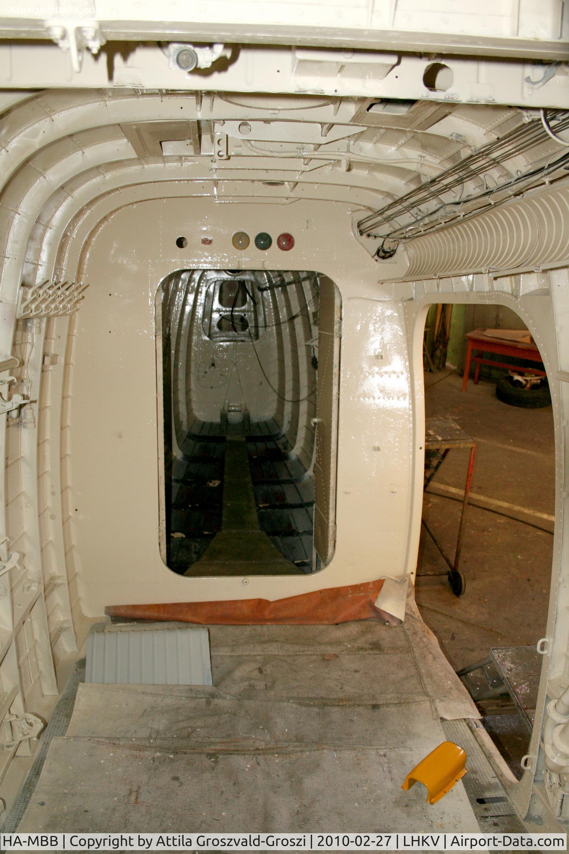 HA-MBB, 1975 Antonov An-2R C/N 1G161-07, Hungary-Kaposújlak airport hangar - The cabin.