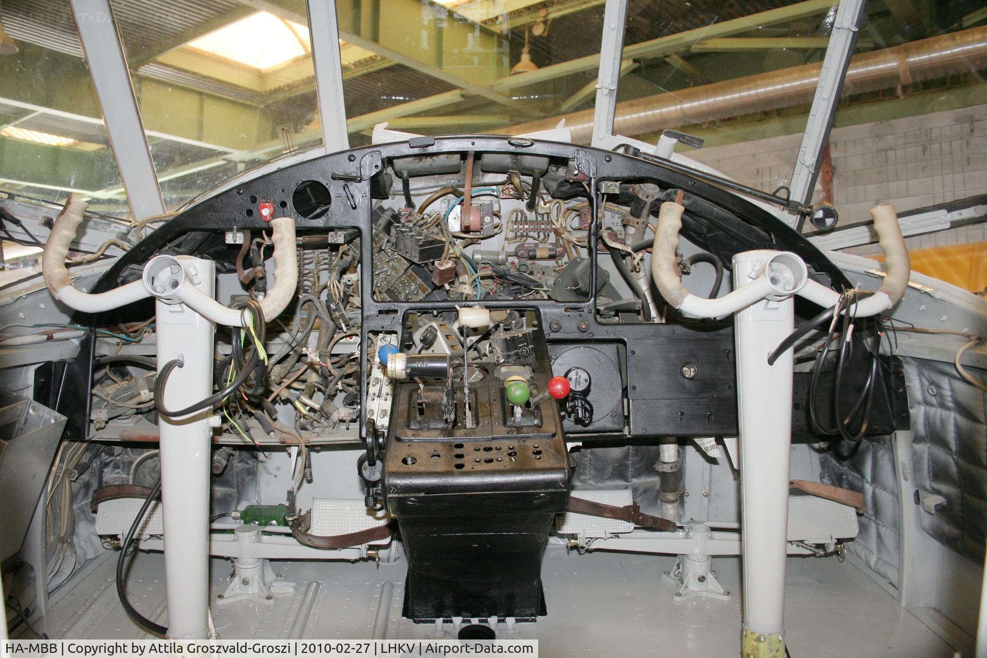 HA-MBB, 1975 Antonov An-2R C/N 1G161-07, Hungary-Kaposújlak airport hangar - Cocpit