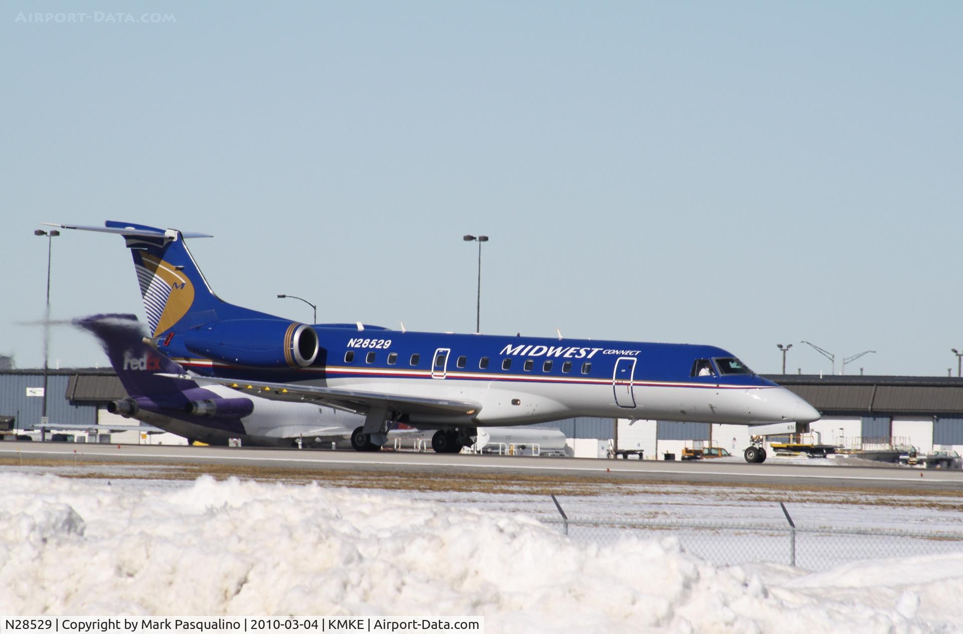 N28529, 2001 Embraer ERJ-135LR (EMB-135LR) C/N 145512, EMB-135LR