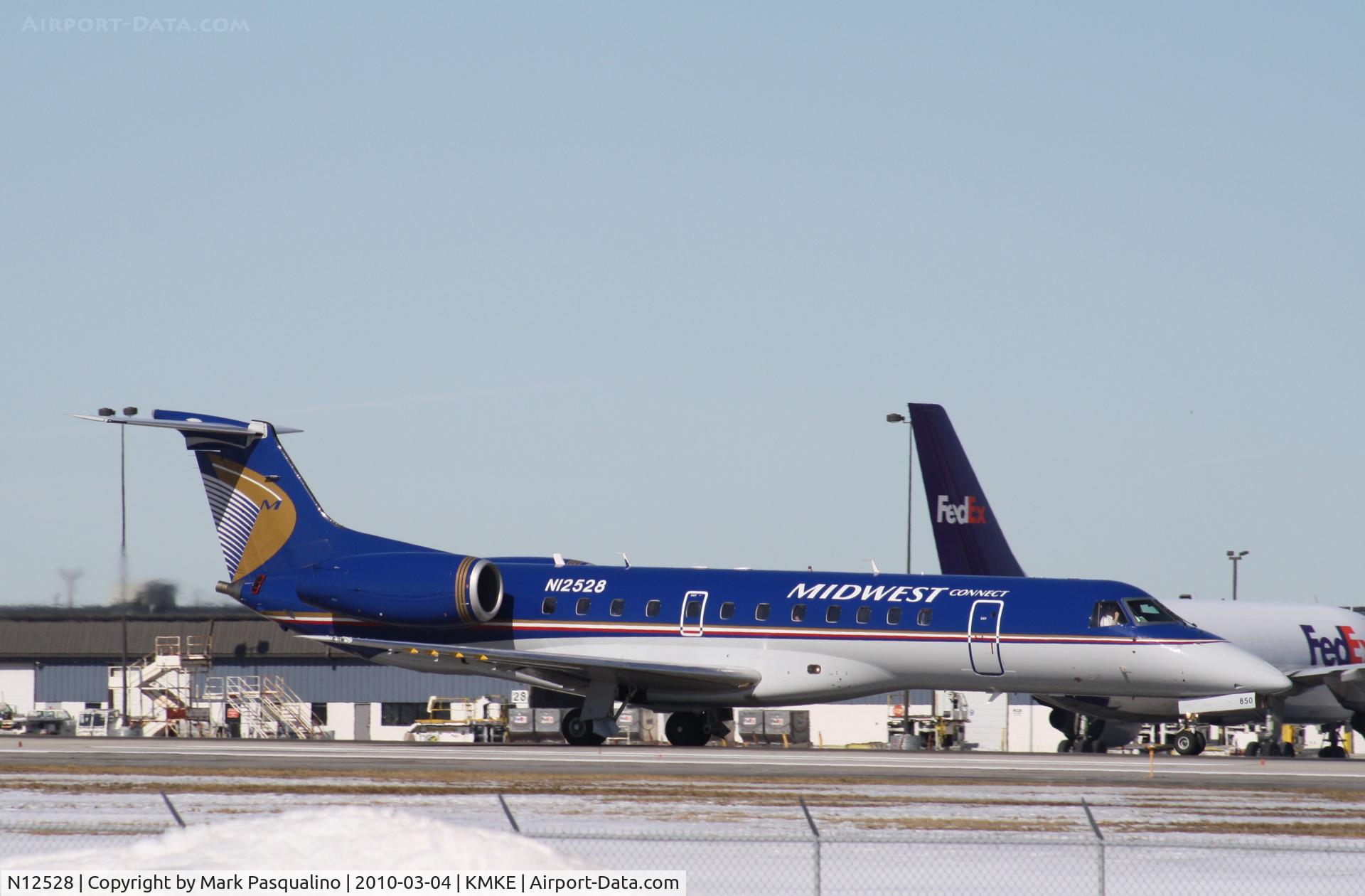 N12528, 2001 Embraer ERJ-135LR (EMB-135LR) C/N 145504, EMB-135LR