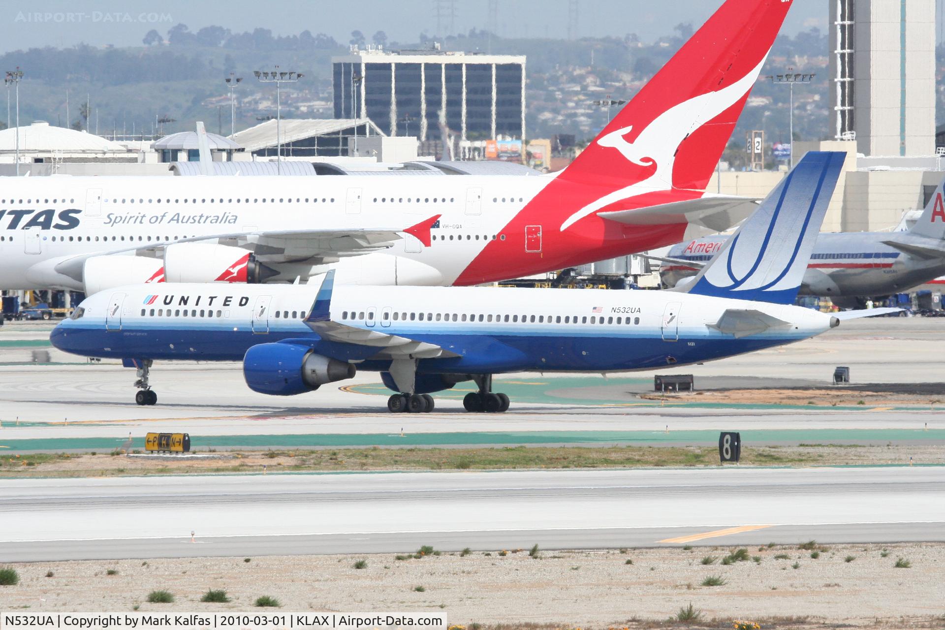 N532UA, 1991 Boeing 757-222 C/N 25072, United Airlines Boeing 757-222, UAL23 arrives from KJFK on taxiway Papa.