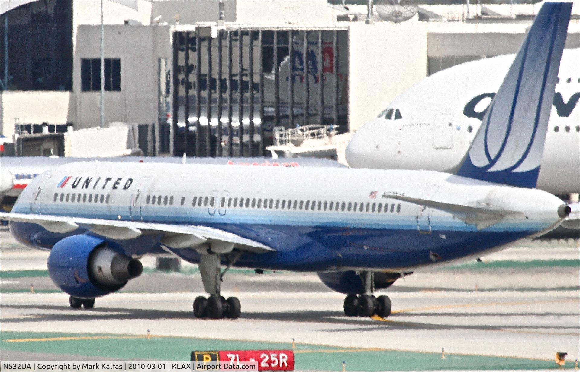 N532UA, 1991 Boeing 757-222 C/N 25072, United Airlines Boeing 757-222, UAL23 arrives from KJFK on taxiway Papa.