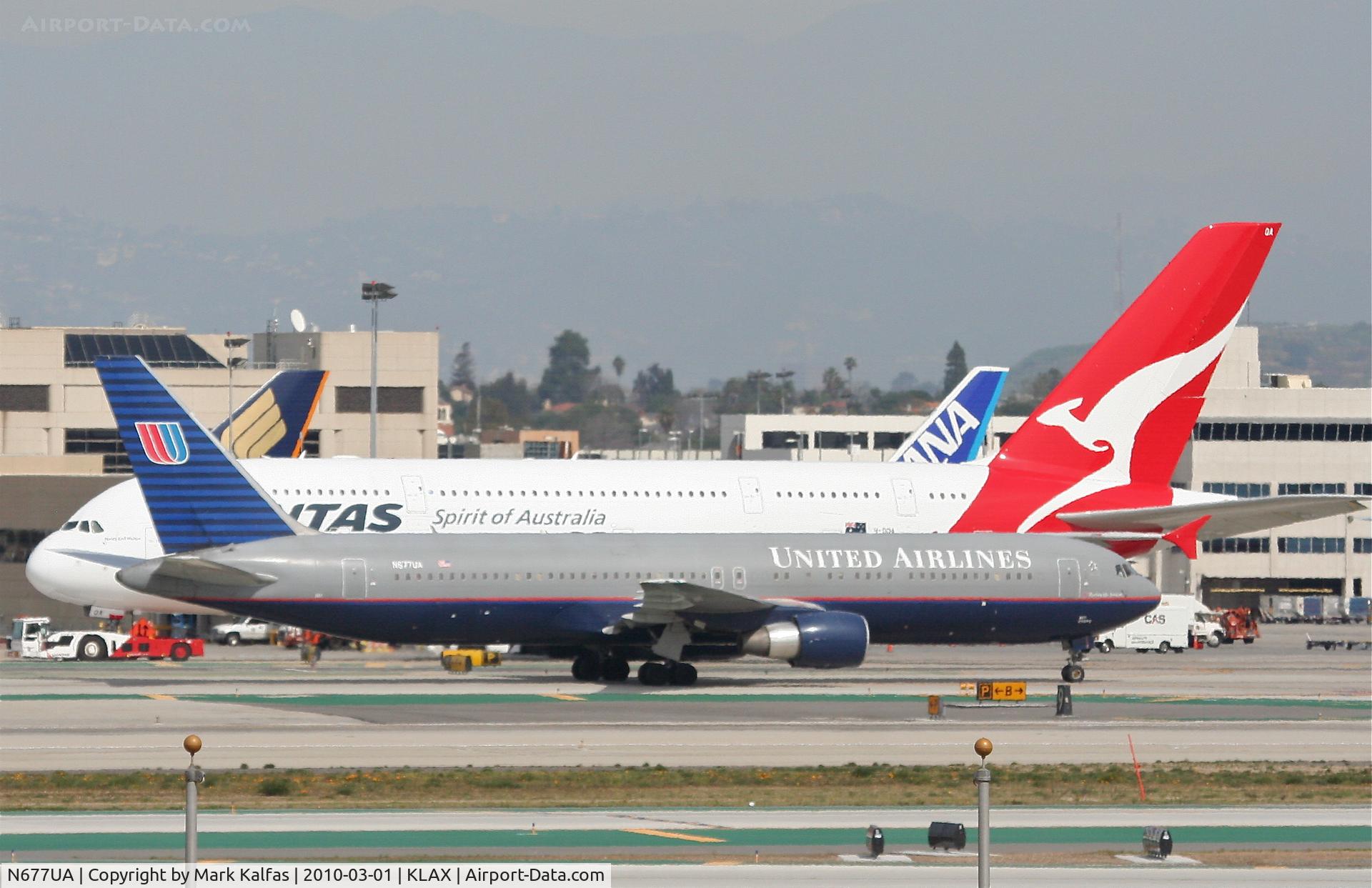 N677UA, 2001 Boeing 767-322 C/N 30029, United Airlines Boeing 767-322, UAL83 arriving from KIAD, taxiway Charlie.