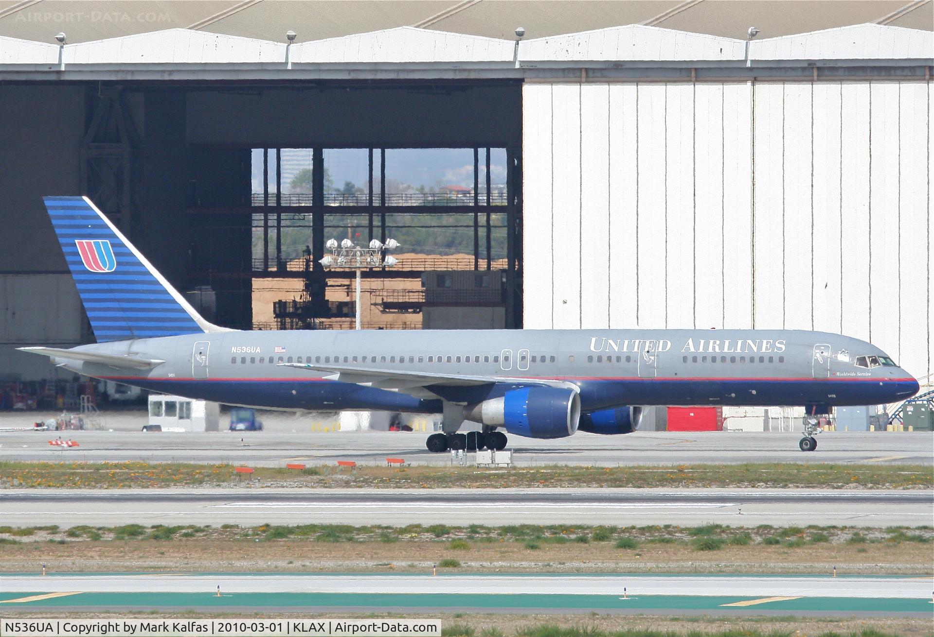 N536UA, 1991 Boeing 757-222 C/N 25156, United Airlines Boeing 757-222, UAL69 on taxiing to the gate via Charlie after arriving from KDEN.