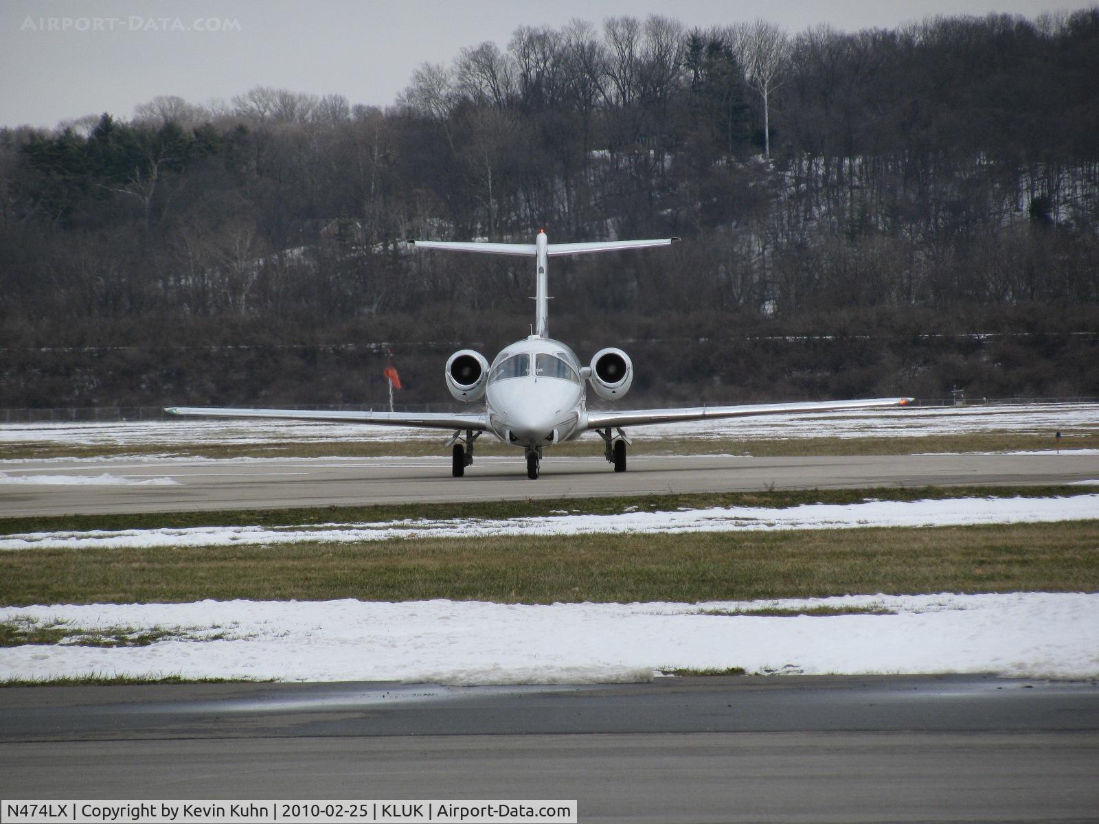 N474LX, 2008 Raytheon Hawker 400XP C/N RK-541, Options 474 arrival
