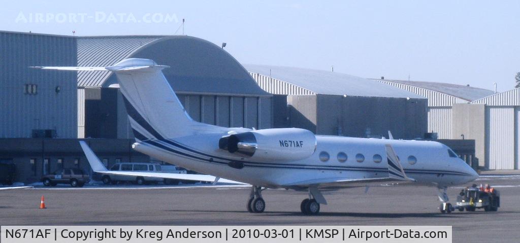 N671AF, 1992 Gulfstream Aerospace G-IV C/N 1205, At Signature Flight Support.