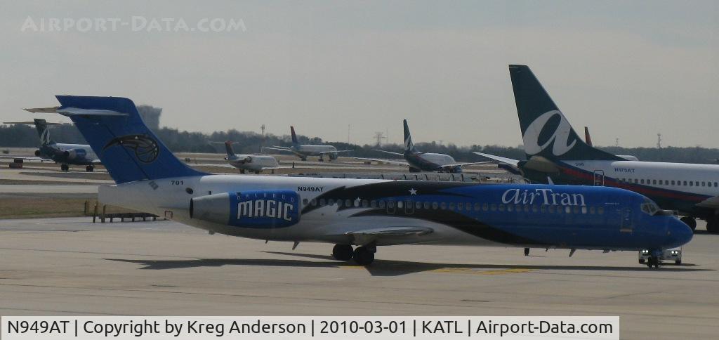 N949AT, 1999 Boeing 717-200 C/N 55003, Orlando Magic logojet on an AirTran Airways plane.