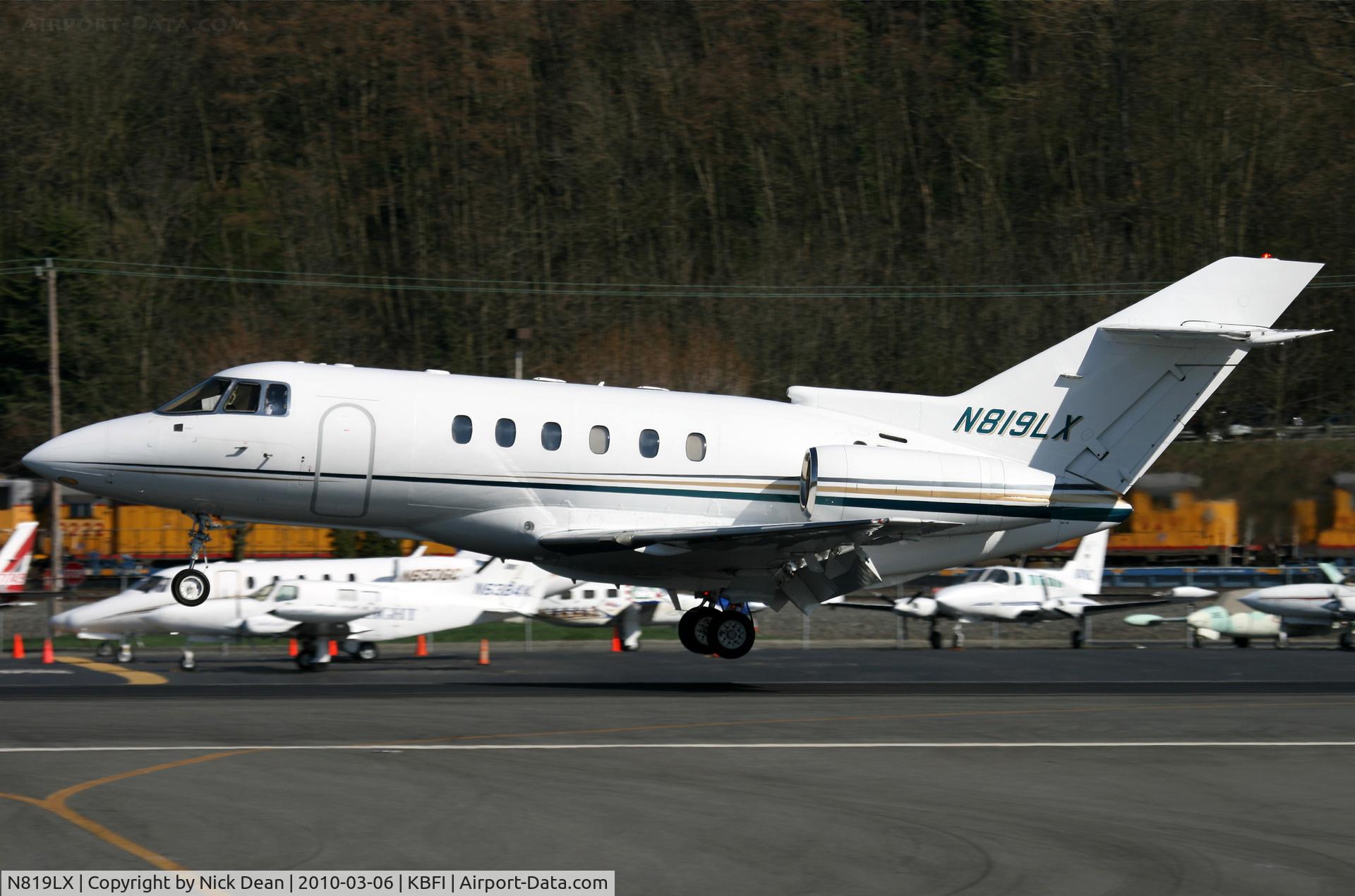 N819LX, 2001 Raytheon Hawker 800XP C/N 258543, KBFI