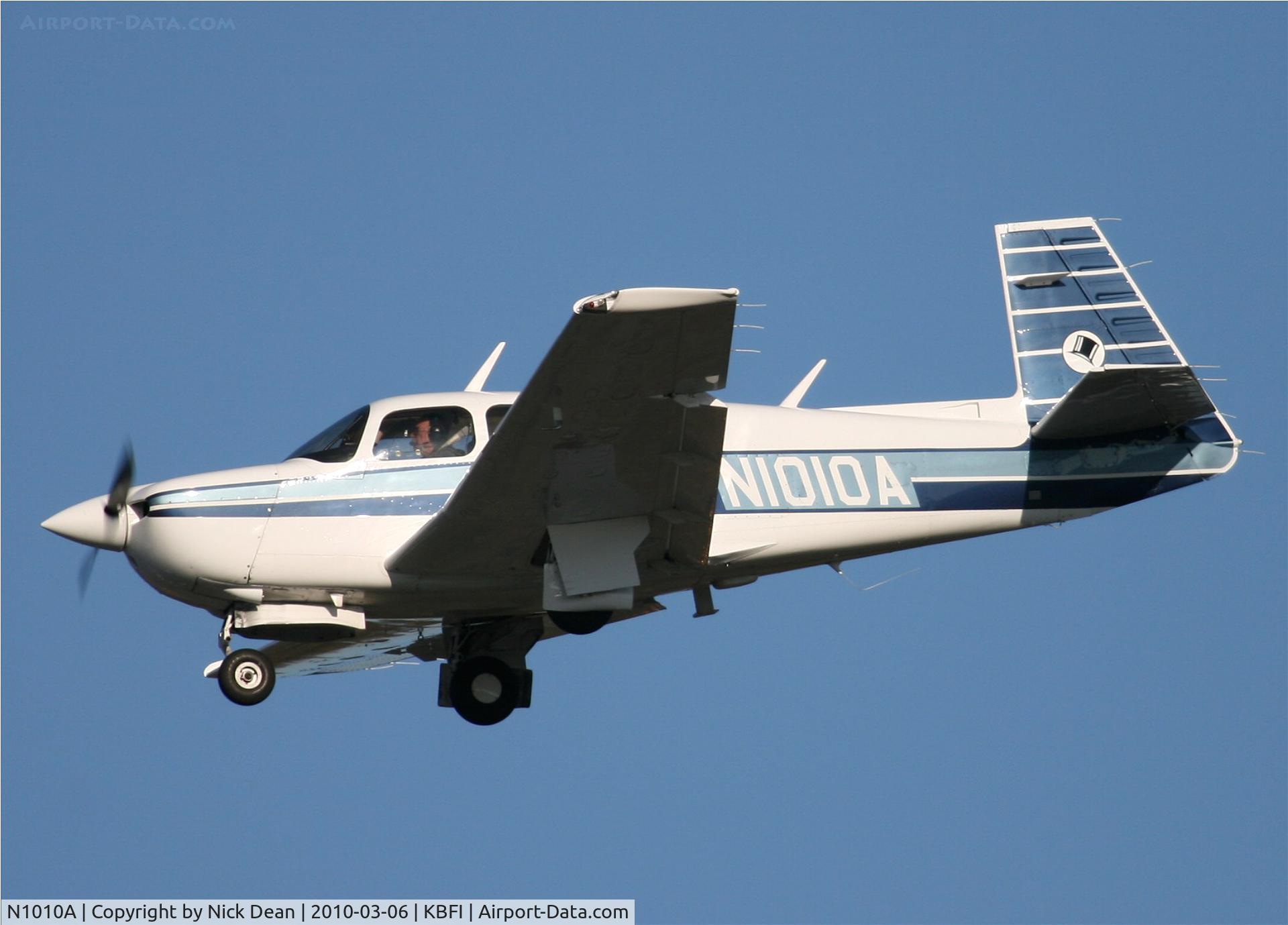 N1010A, 1988 Mooney M20J 201 C/N 24-3079, KBFI